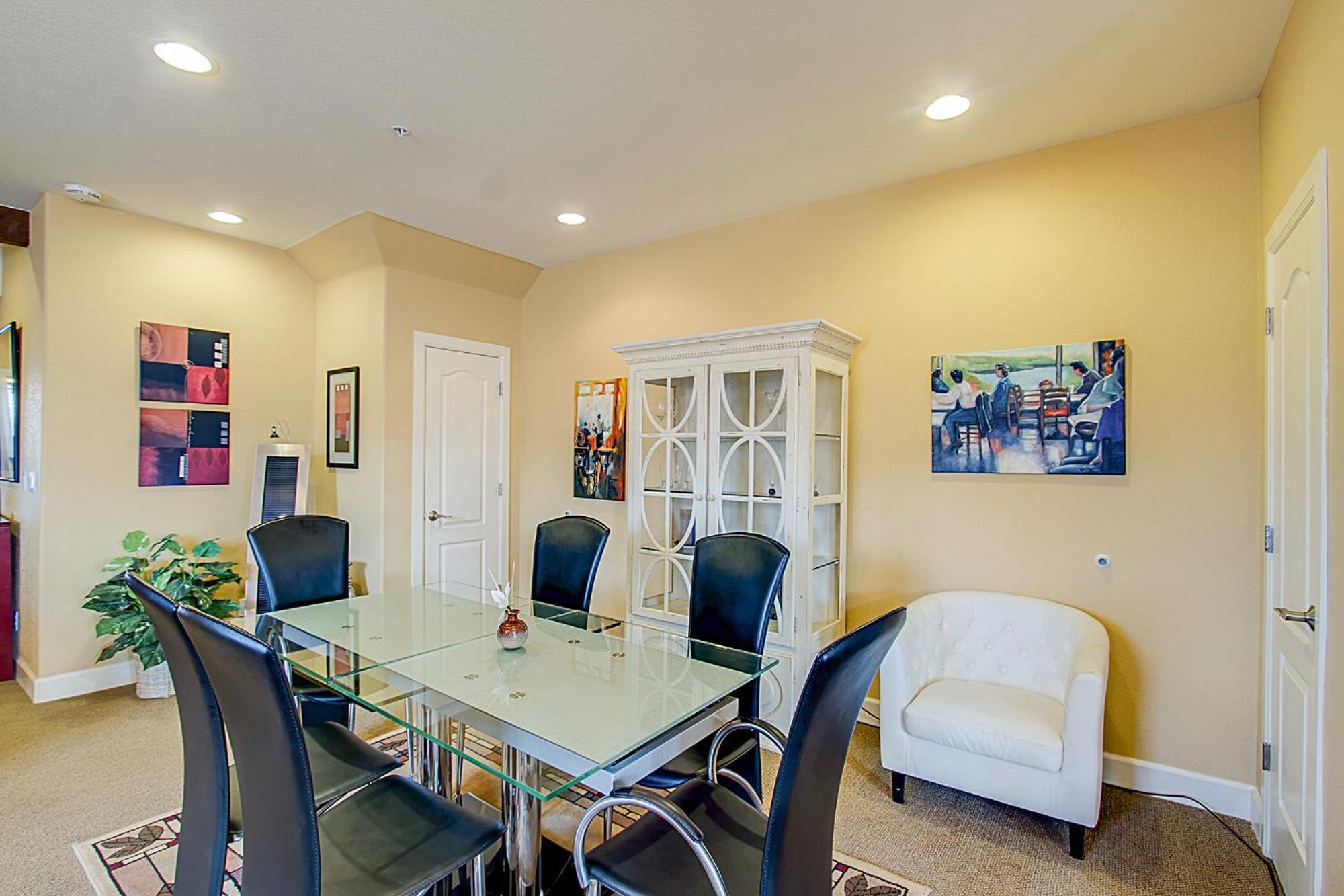 Holiday home Fully Furnished Downtown - Pet Friendly!