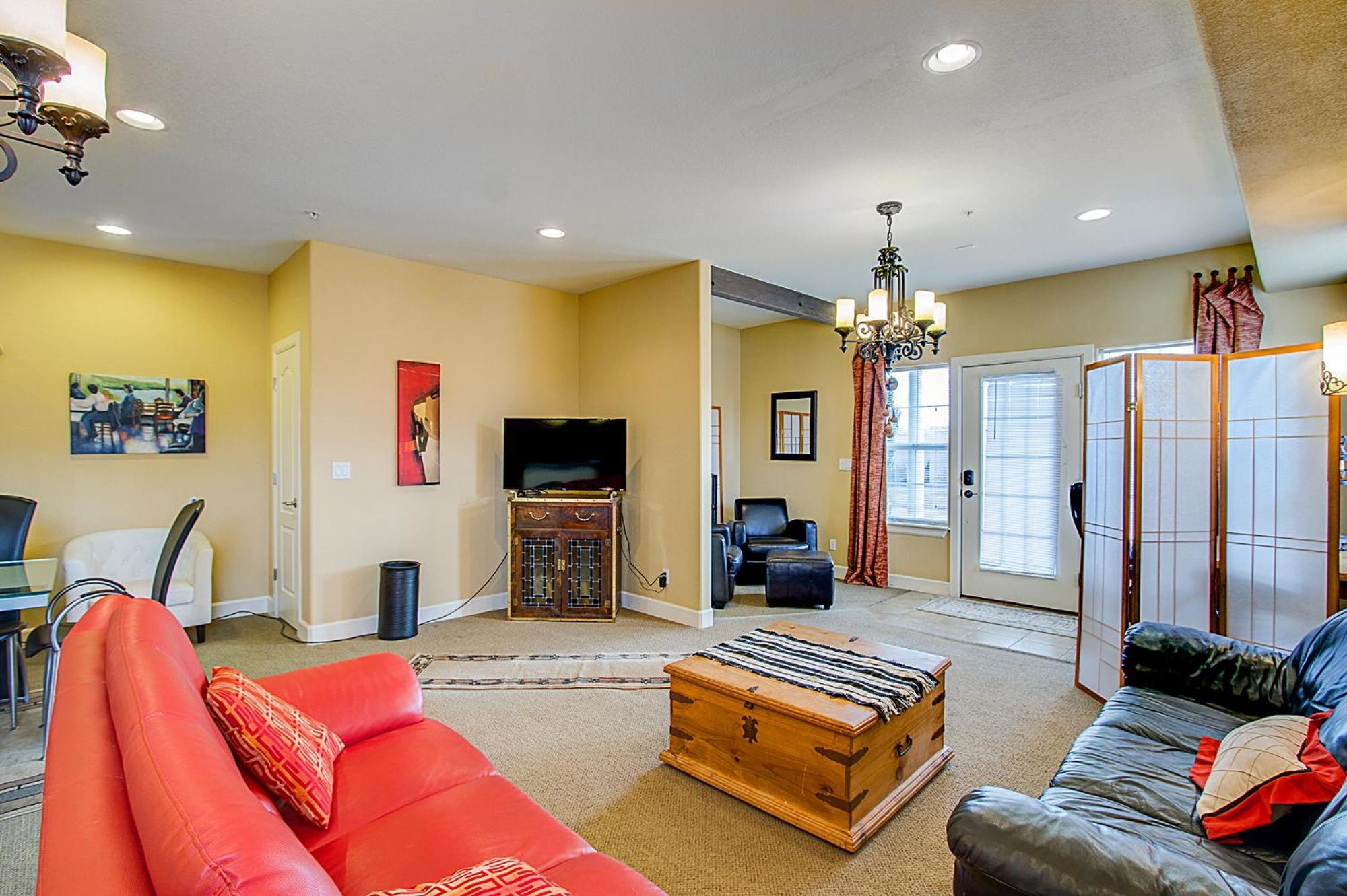 Fully Furnished Downtown - Pet Friendly! Colorado Springs
