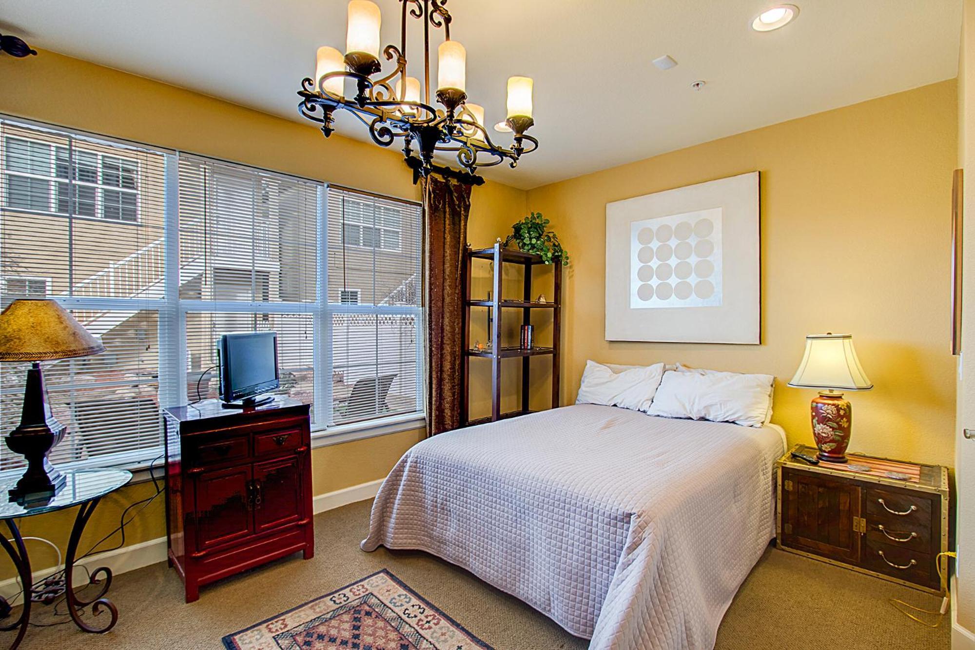 Holiday home Fully Furnished Downtown - Pet Friendly! *