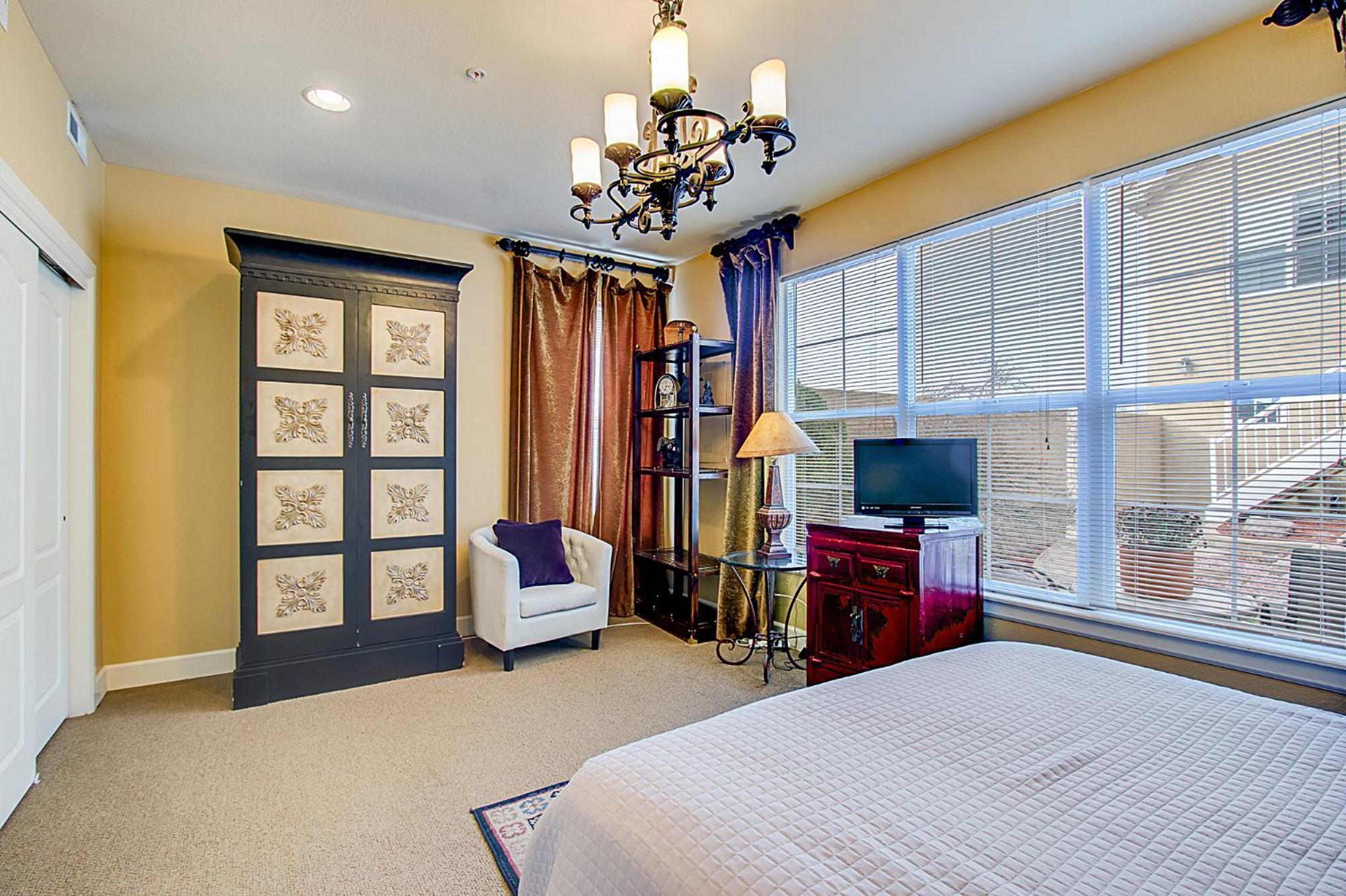 Holiday home Fully Furnished Downtown - Pet Friendly!