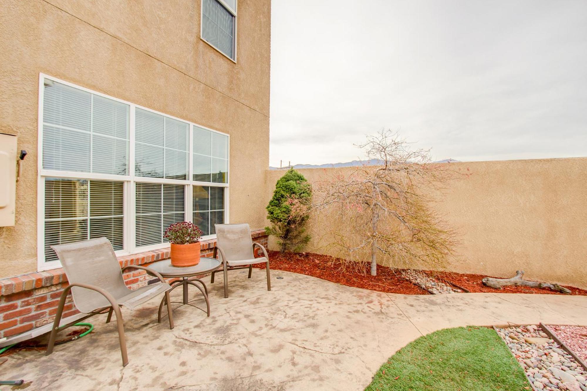 Fully Furnished Downtown - Pet Friendly! Holiday home *