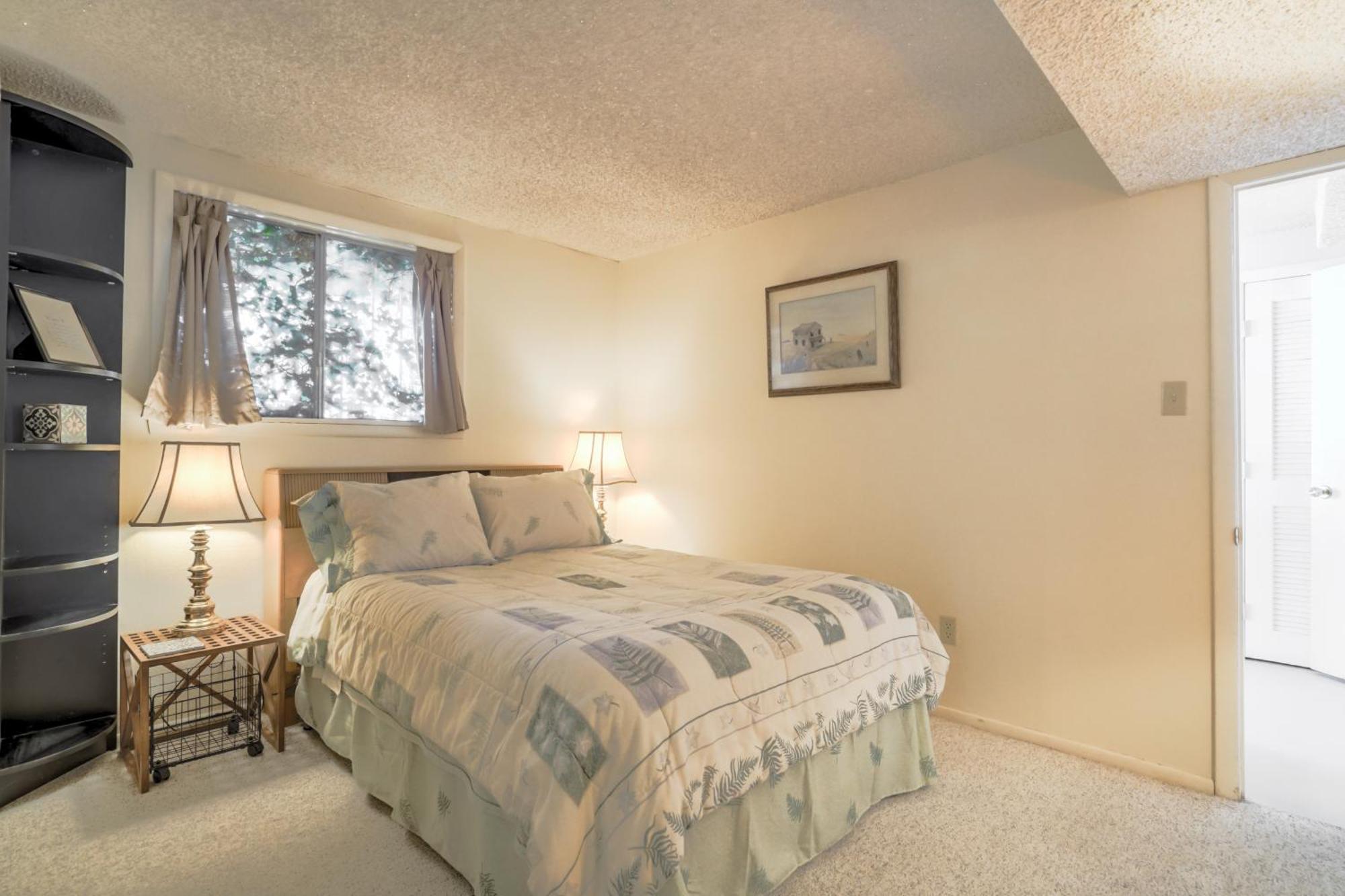Cozy Ground Floor - Pet Friendly - Work Space Colorado Springs