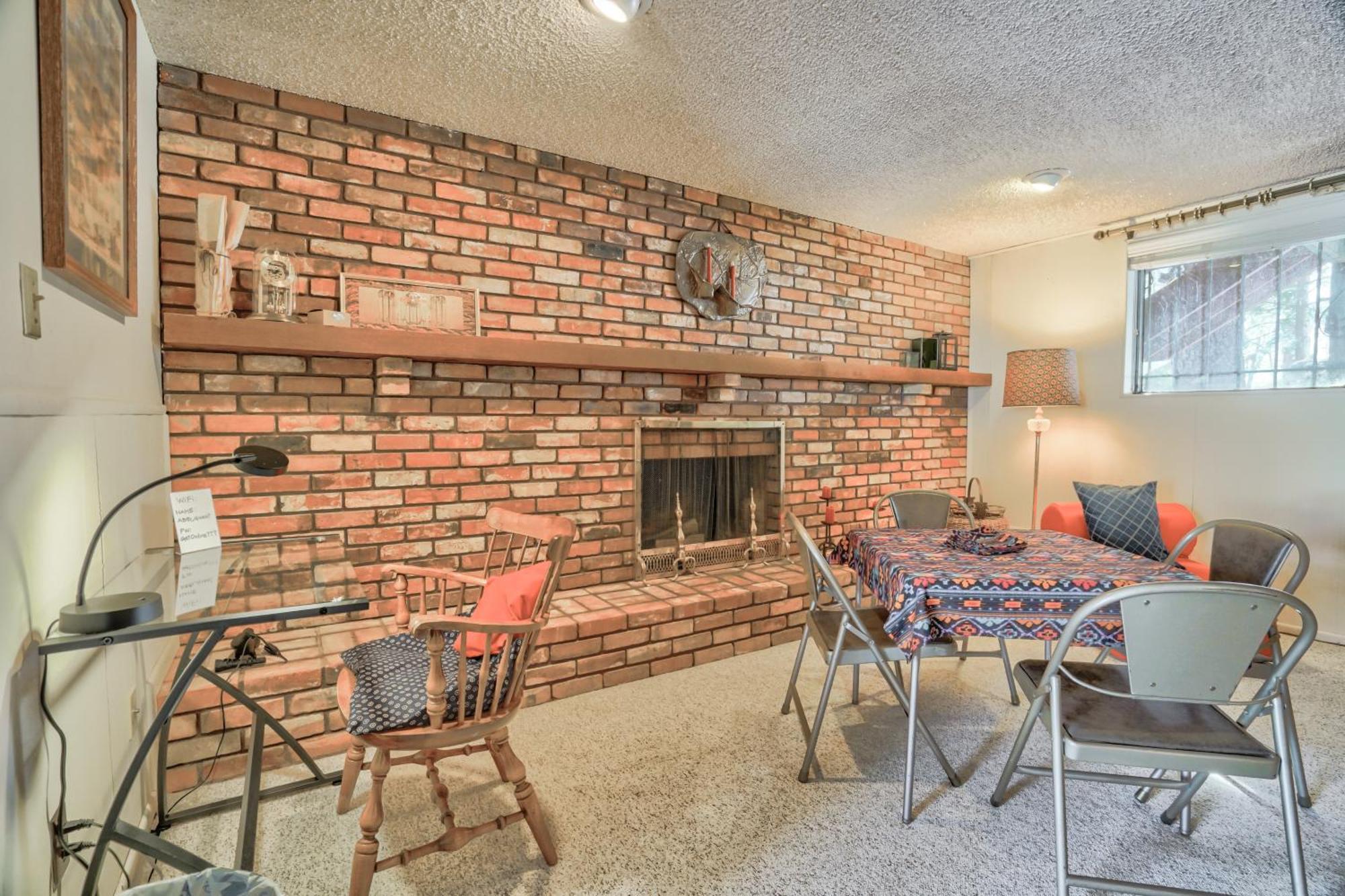 Cozy Ground Floor - Pet Friendly - Work Space * Colorado Springs