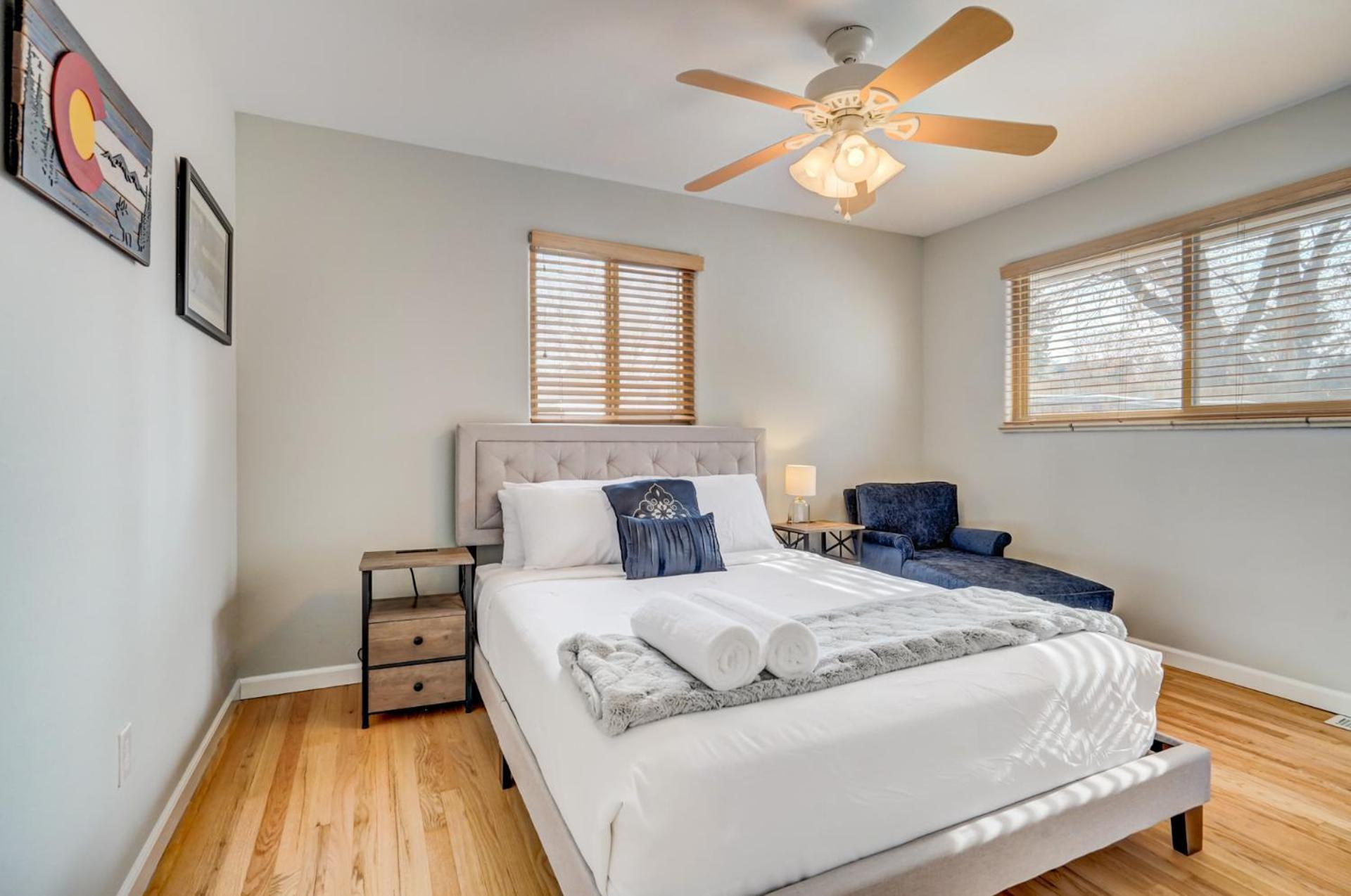 Cosmic Comfort - Pet Friendly - Fenced Yard Holiday home Colorado Springs