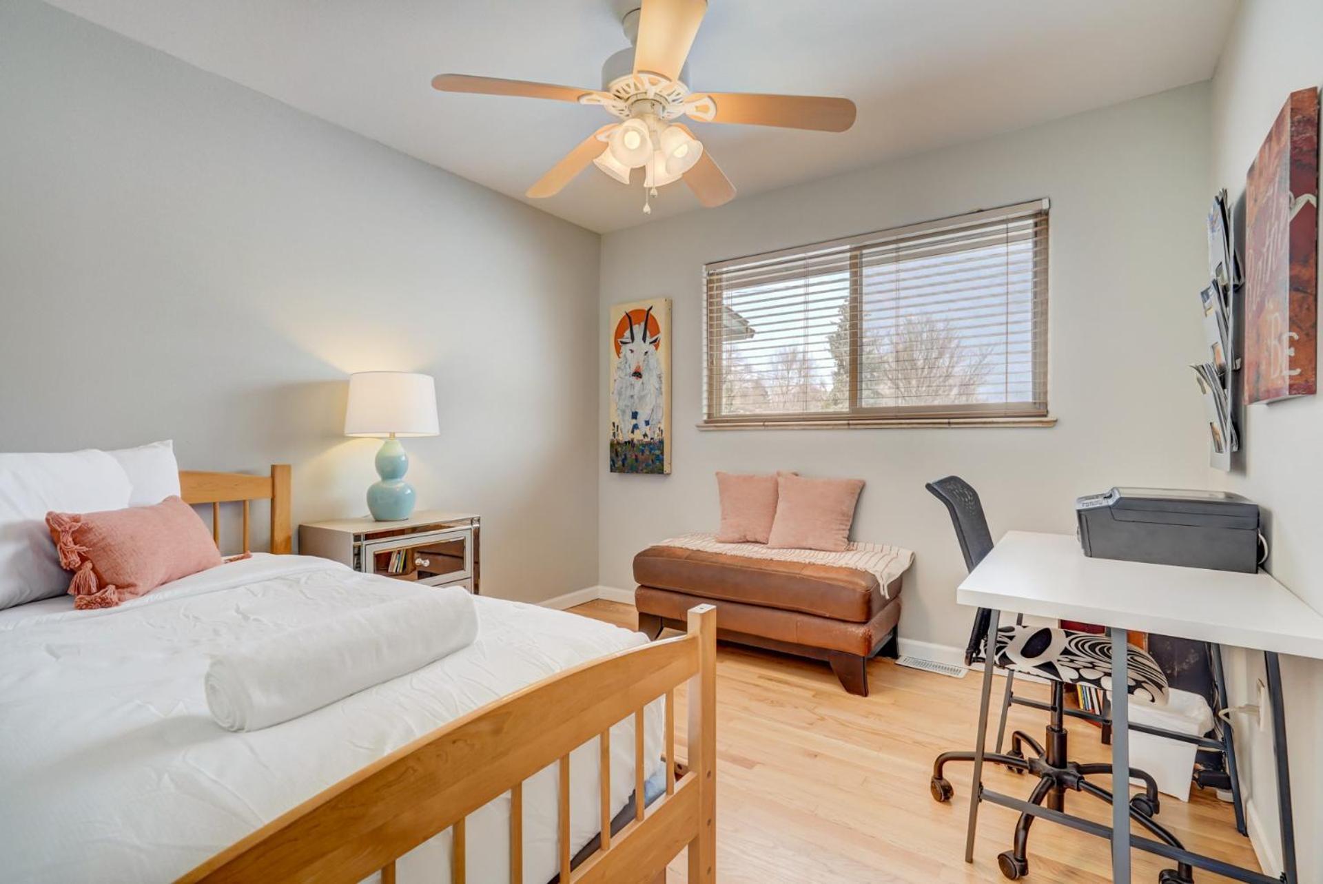 Cosmic Comfort - Pet Friendly - Fenced Yard *