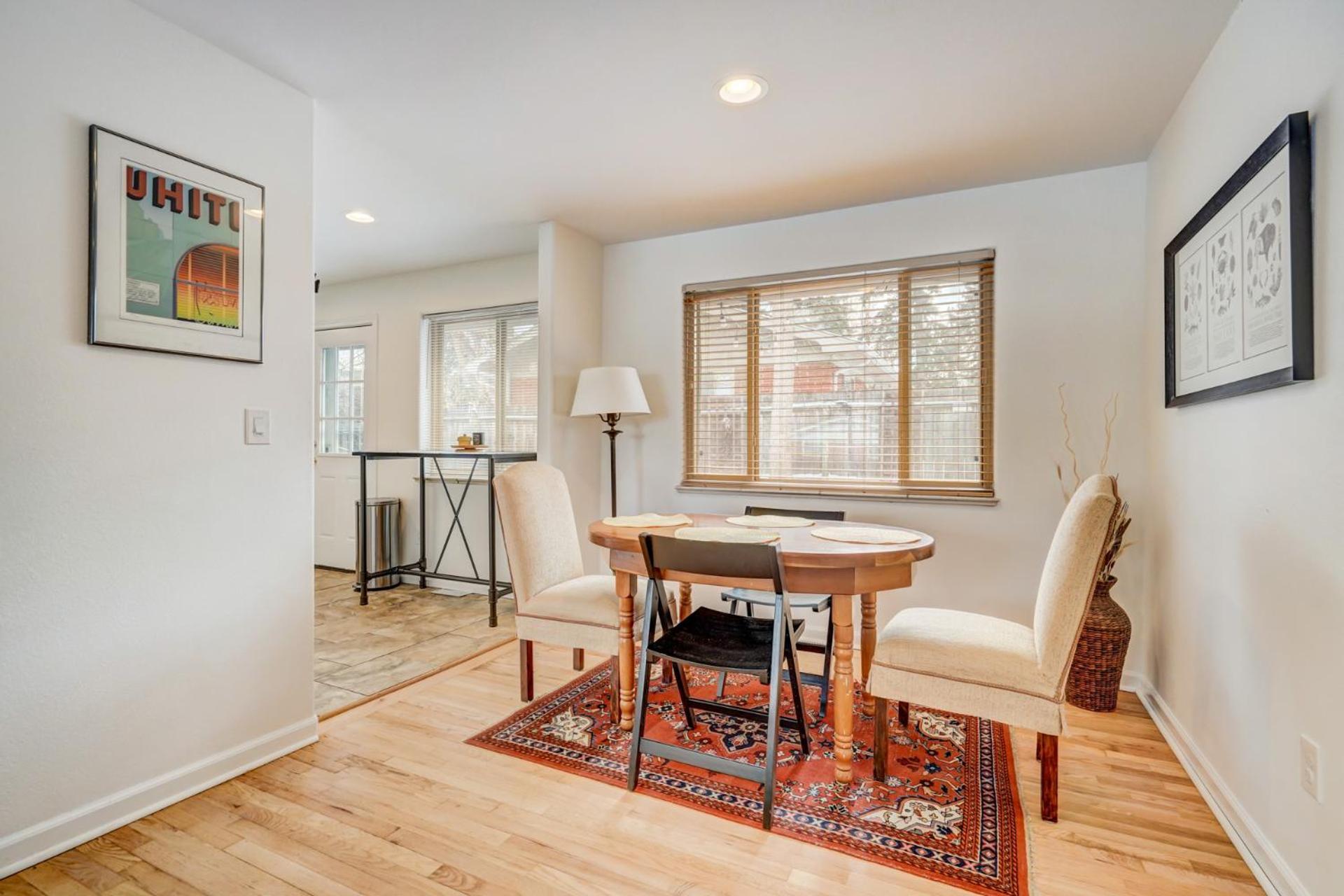 Cosmic Comfort - Pet Friendly - Fenced Yard Holiday home *