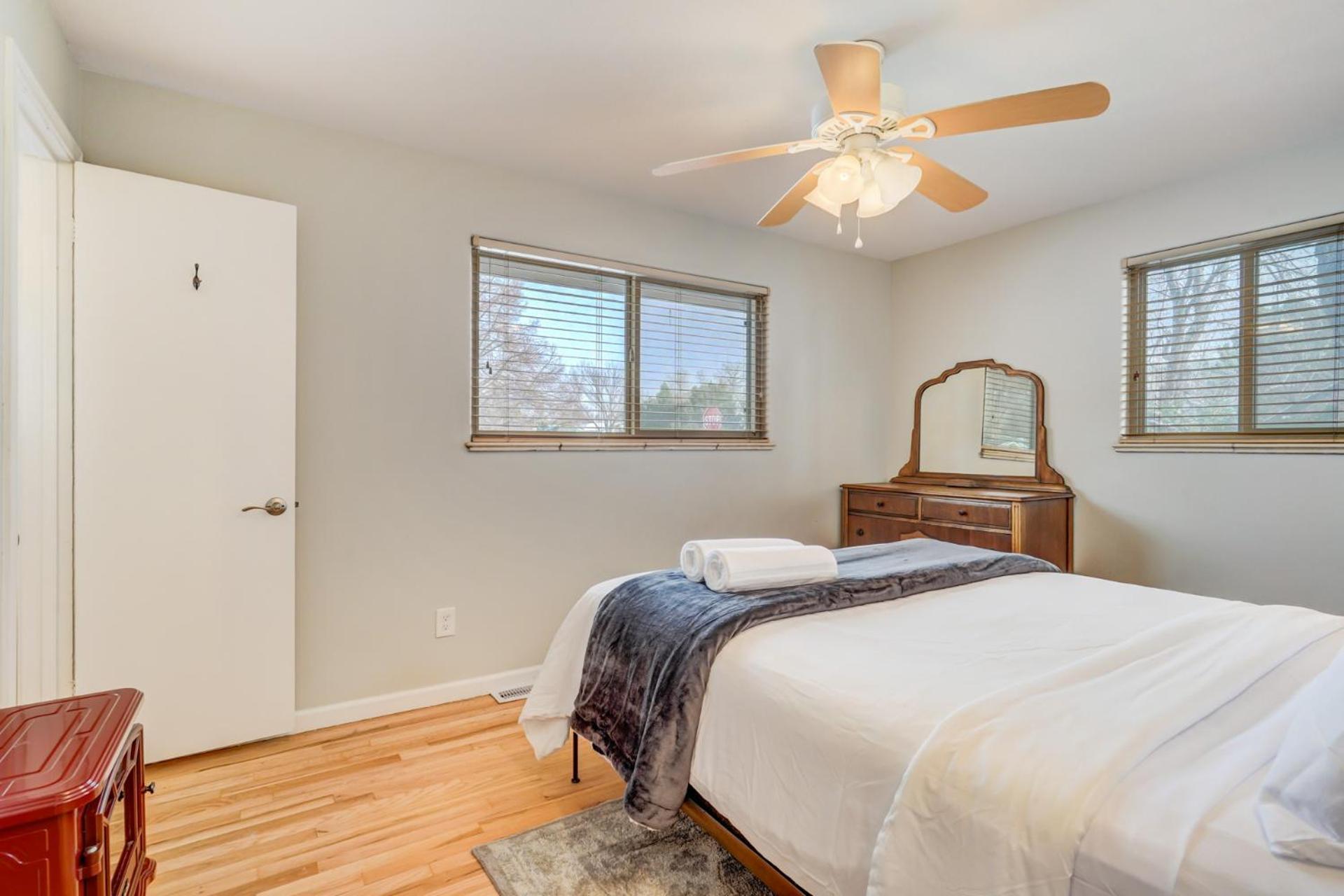 Cosmic Comfort - Pet Friendly - Fenced Yard * Colorado Springs