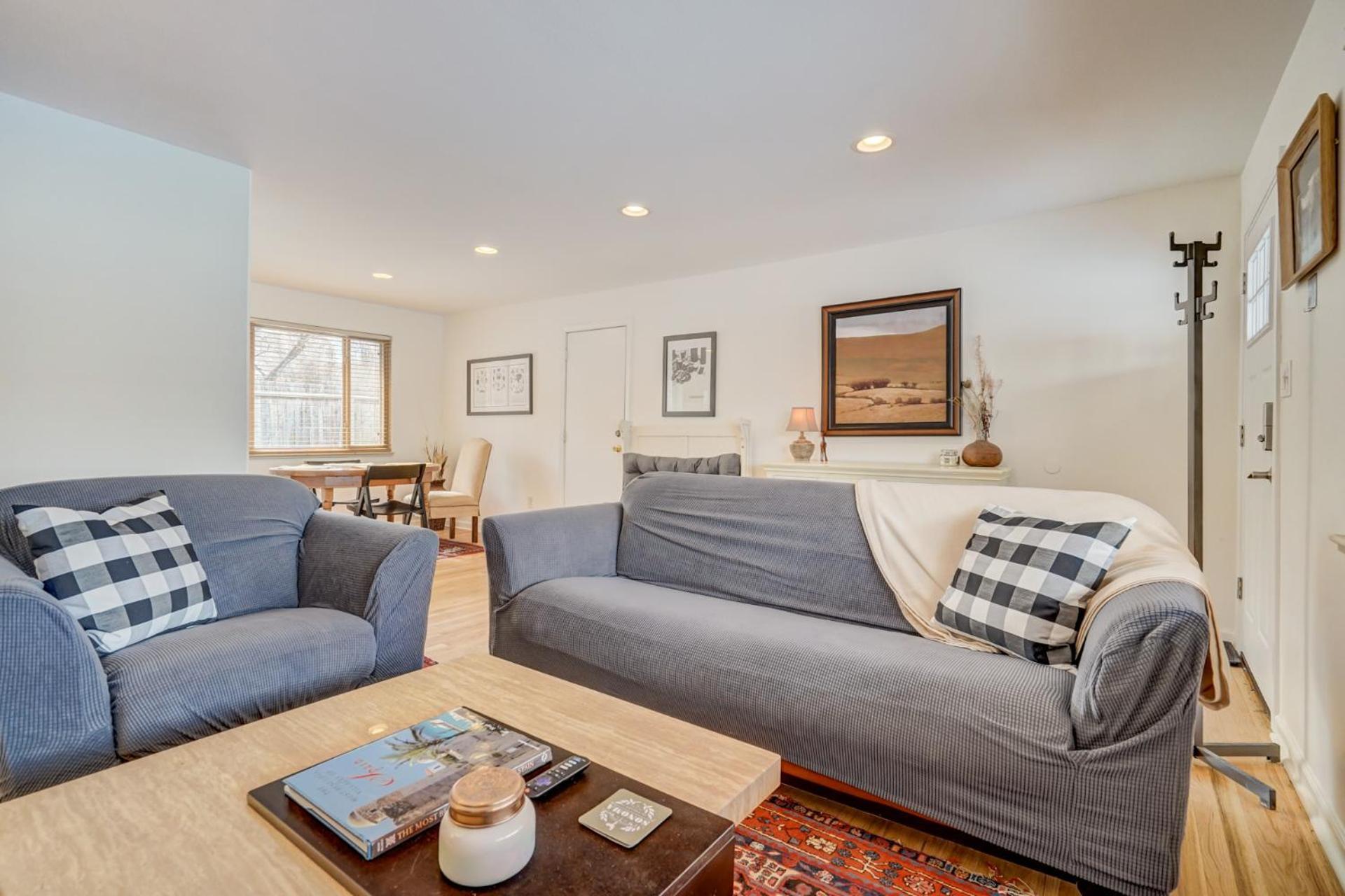 Cosmic Comfort - Pet Friendly - Fenced Yard *