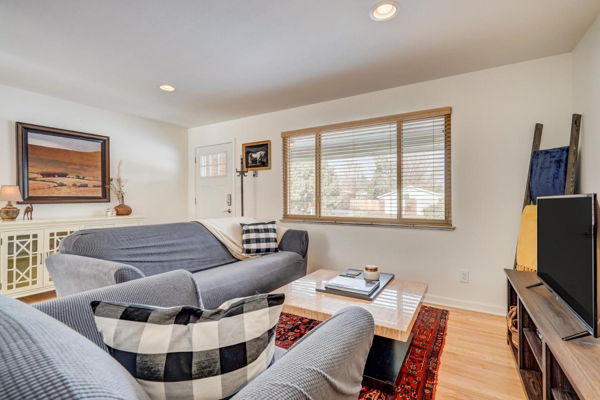 Cosmic Comfort - Pet Friendly - Fenced Yard * Colorado Springs