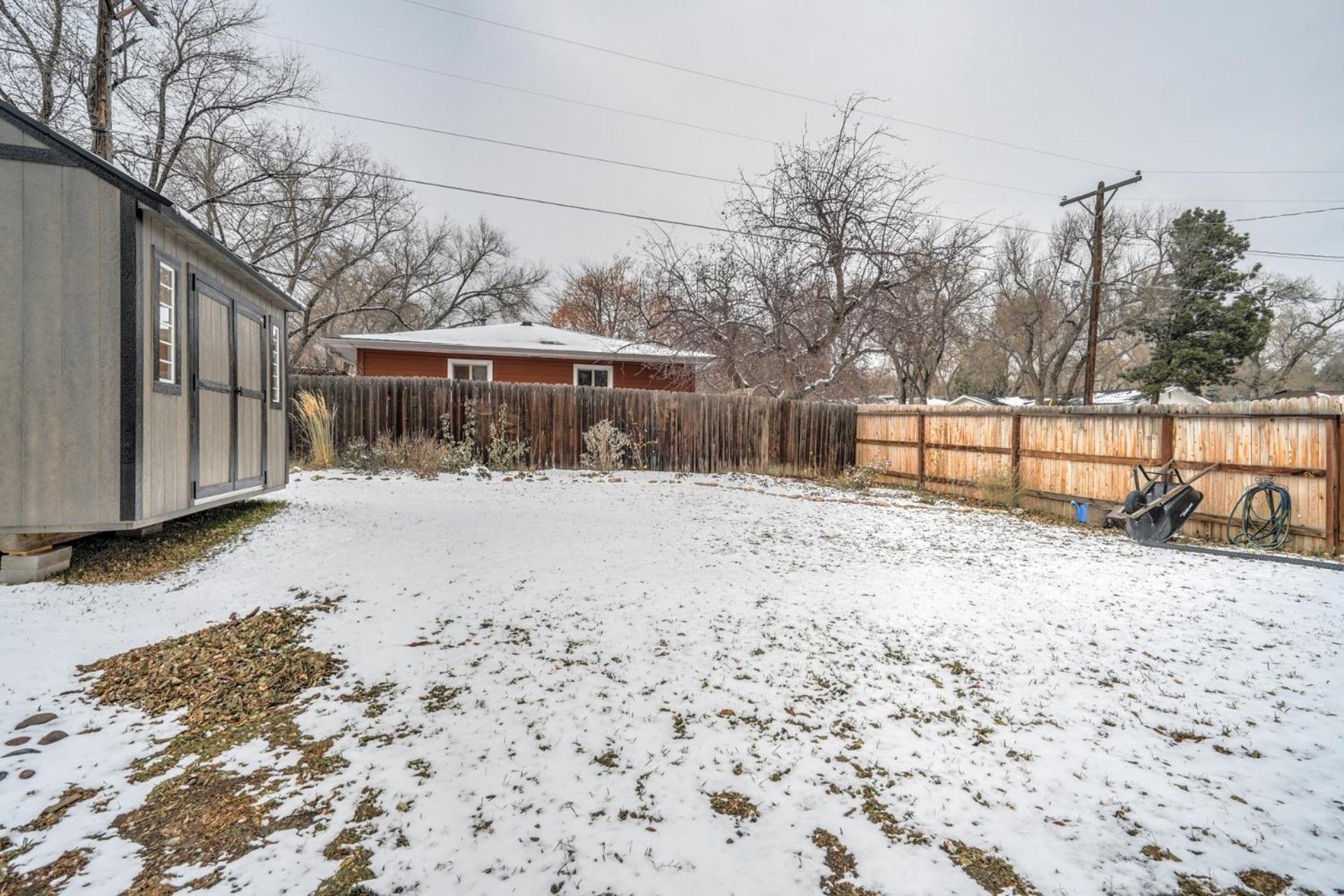 Holiday home Cosmic Comfort - Pet Friendly - Fenced Yard