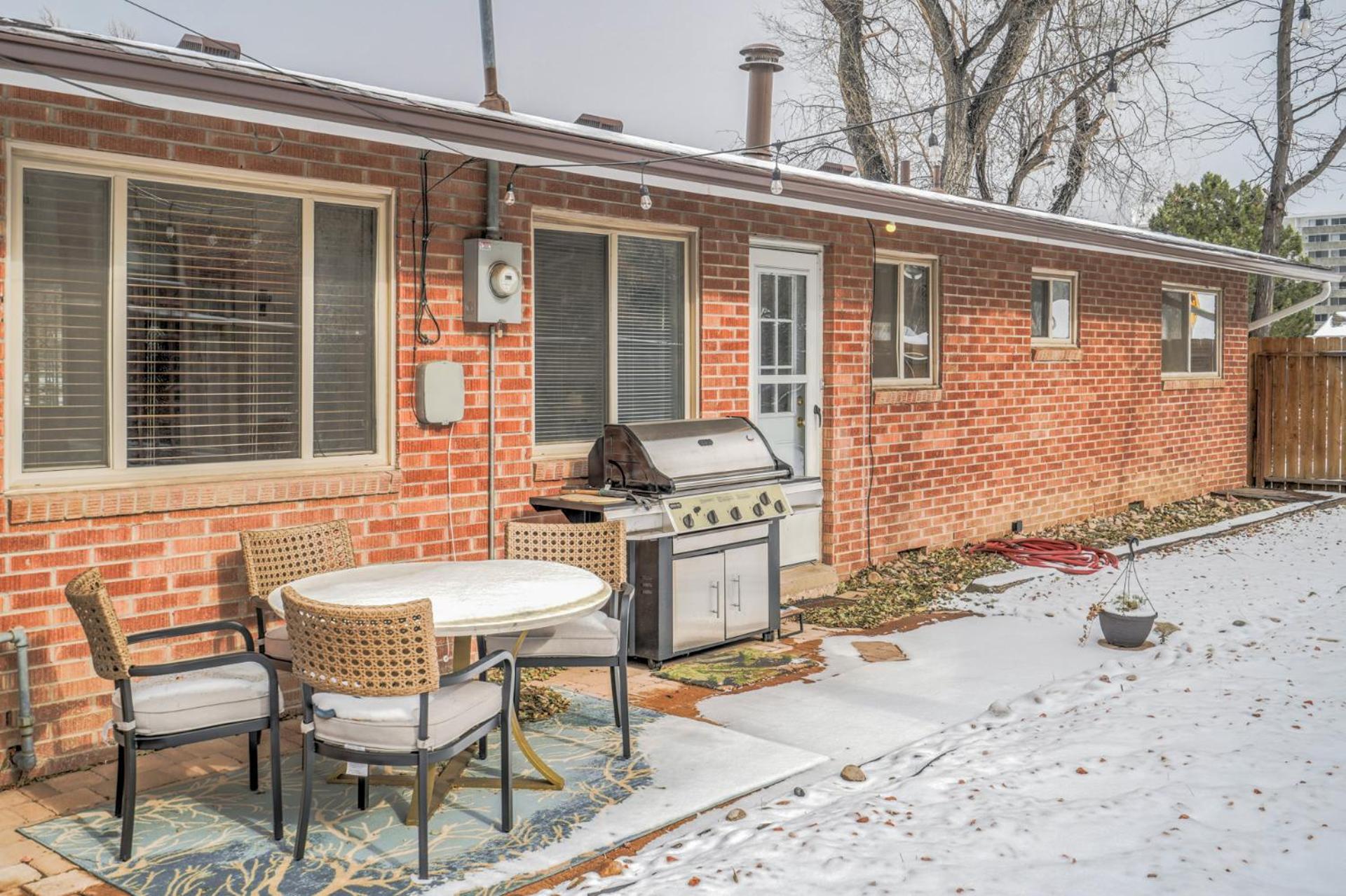 Cosmic Comfort - Pet Friendly - Fenced Yard Colorado Springs