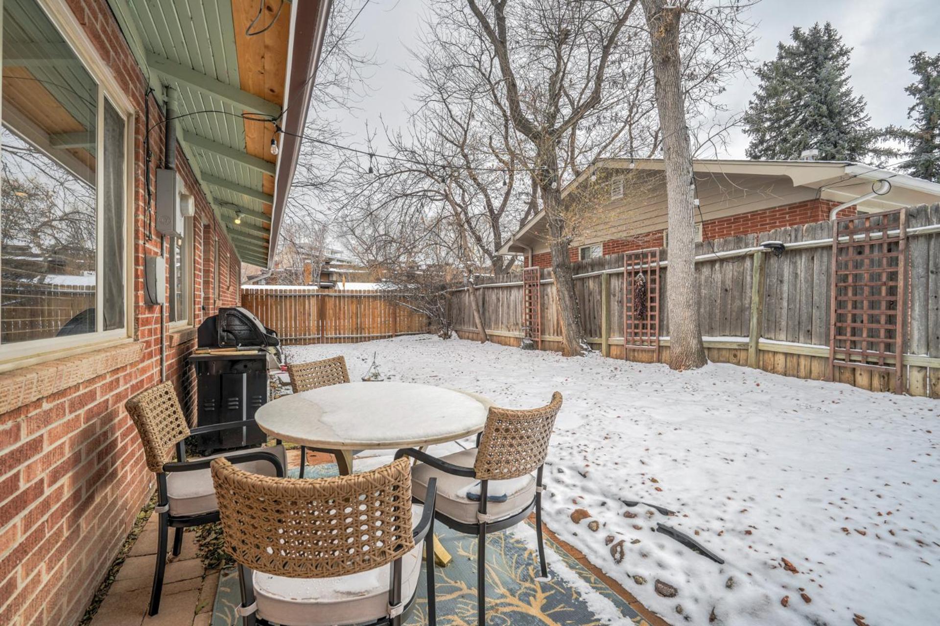 Holiday home Cosmic Comfort - Pet Friendly - Fenced Yard