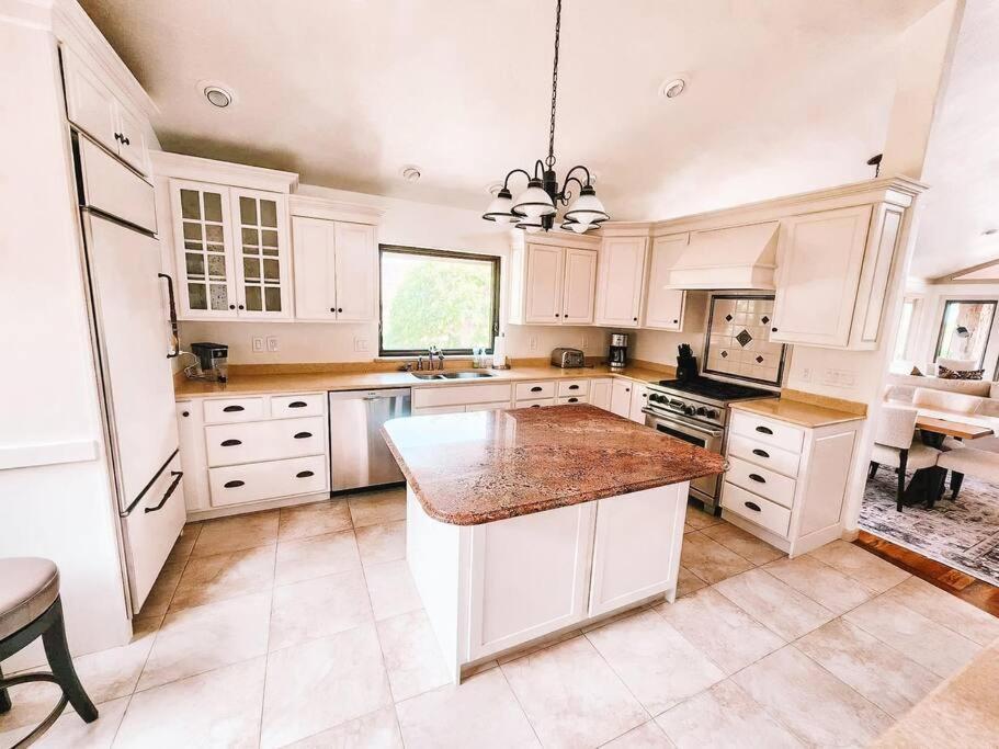 Villa Luxury Living Near Gog Northwest