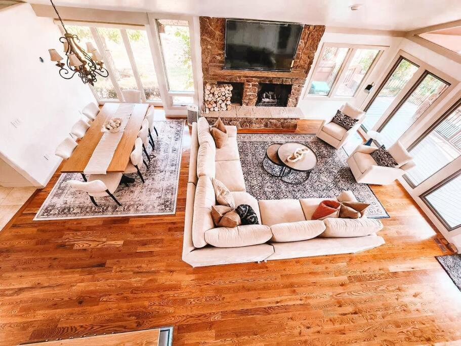 Luxury Living Near Gog Northwest *