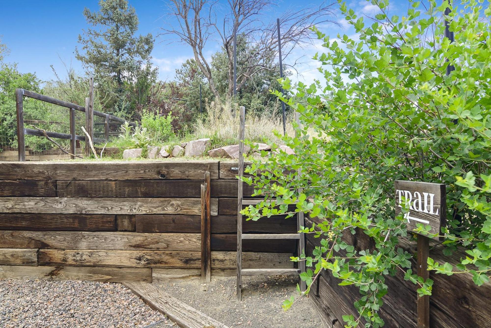 Kid Friendly Hot Tub - Hike From Backyard