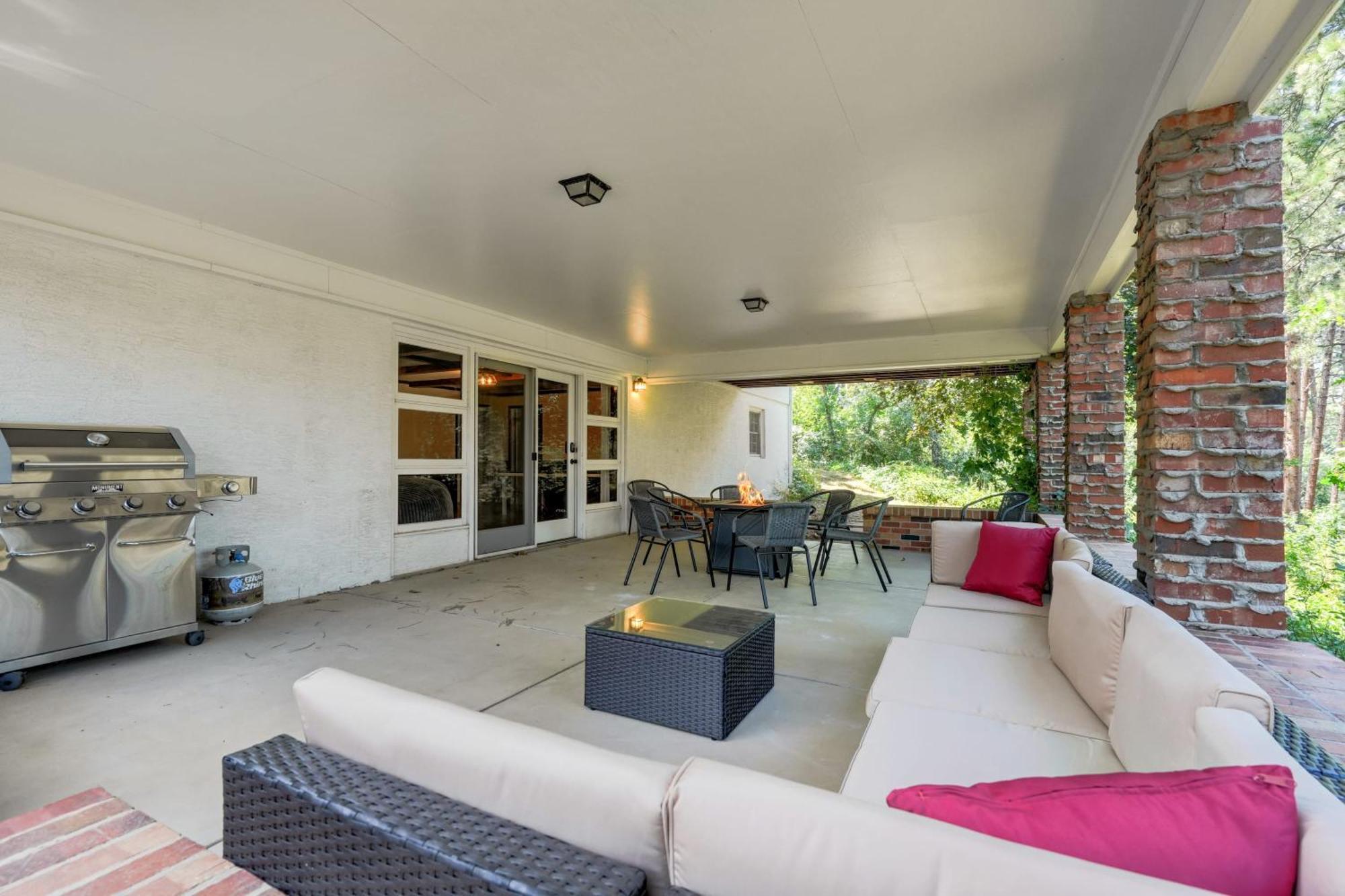 Canopy Springs Game & Covered Outdoor Oasis *