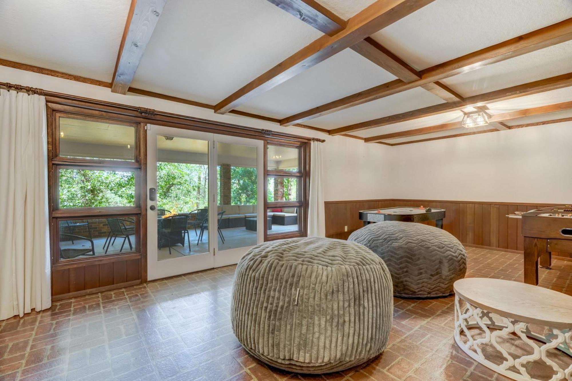 Canopy Springs Game & Covered Outdoor Oasis Holiday home