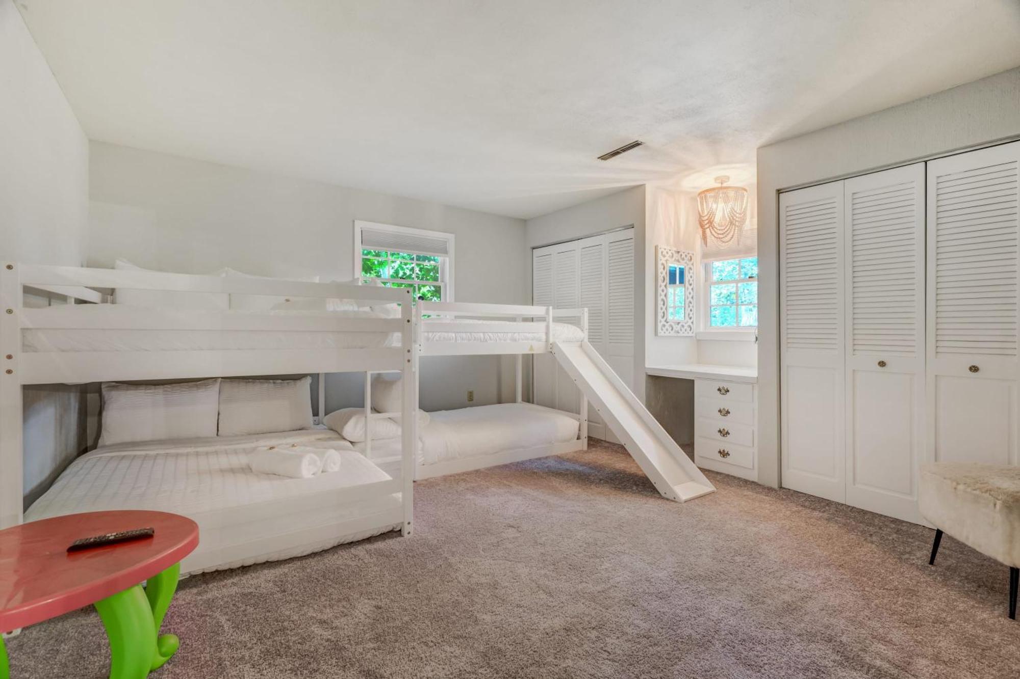 Canopy Springs Game & Covered Outdoor Oasis *