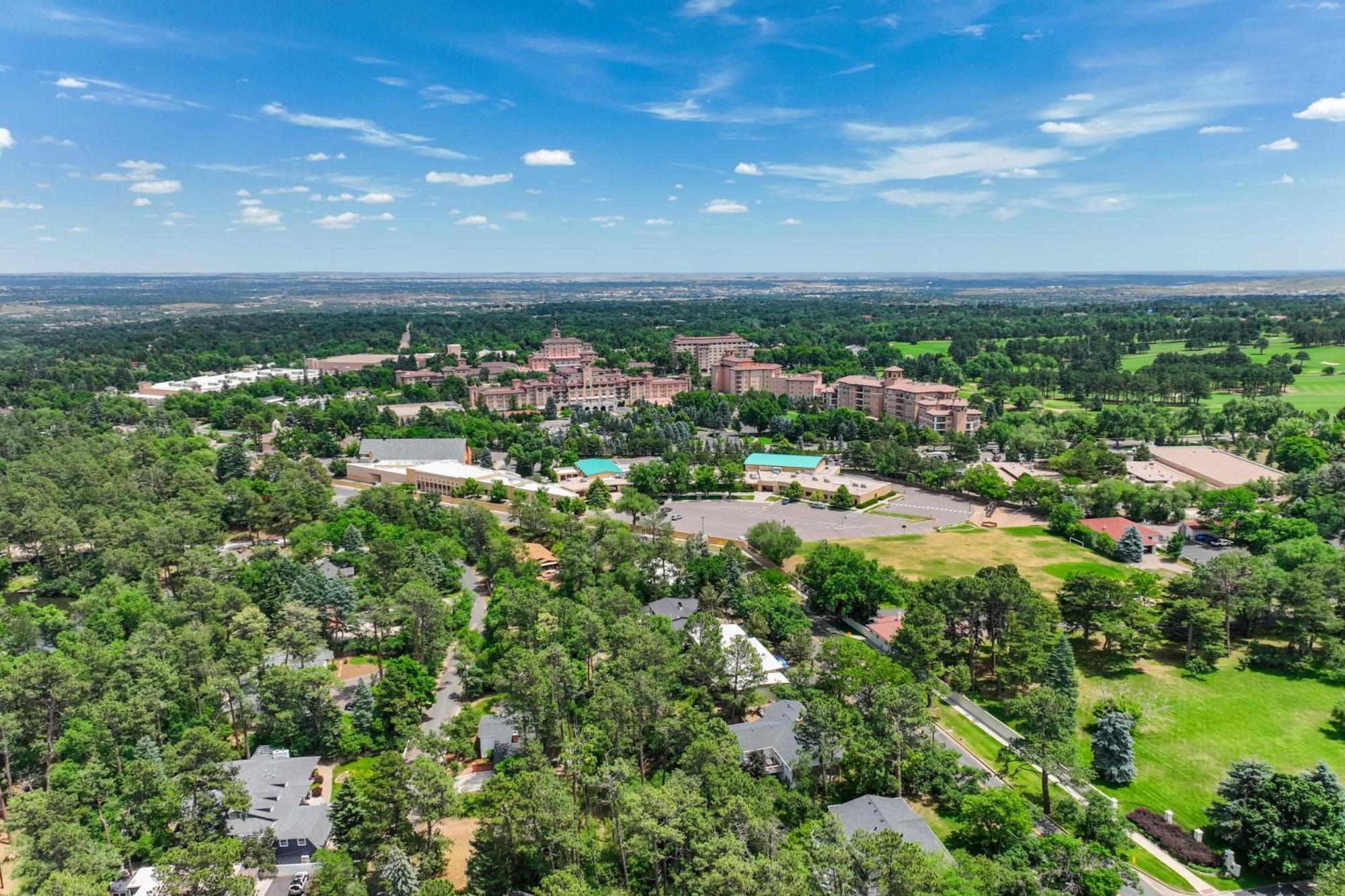 Canopy Springs Game & Covered Outdoor Oasis * Colorado Springs