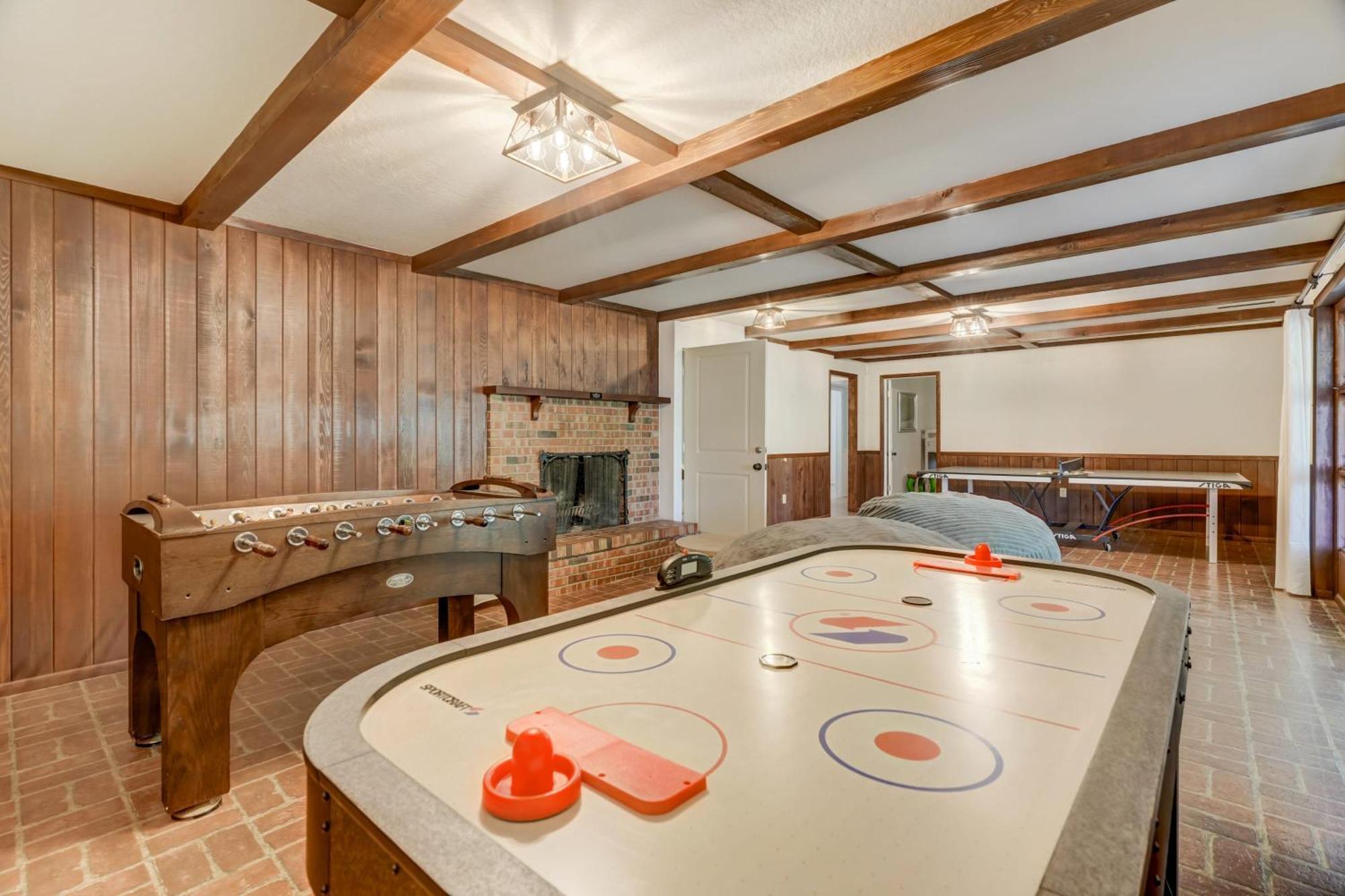 Canopy Springs Game & Covered Outdoor Oasis Holiday home