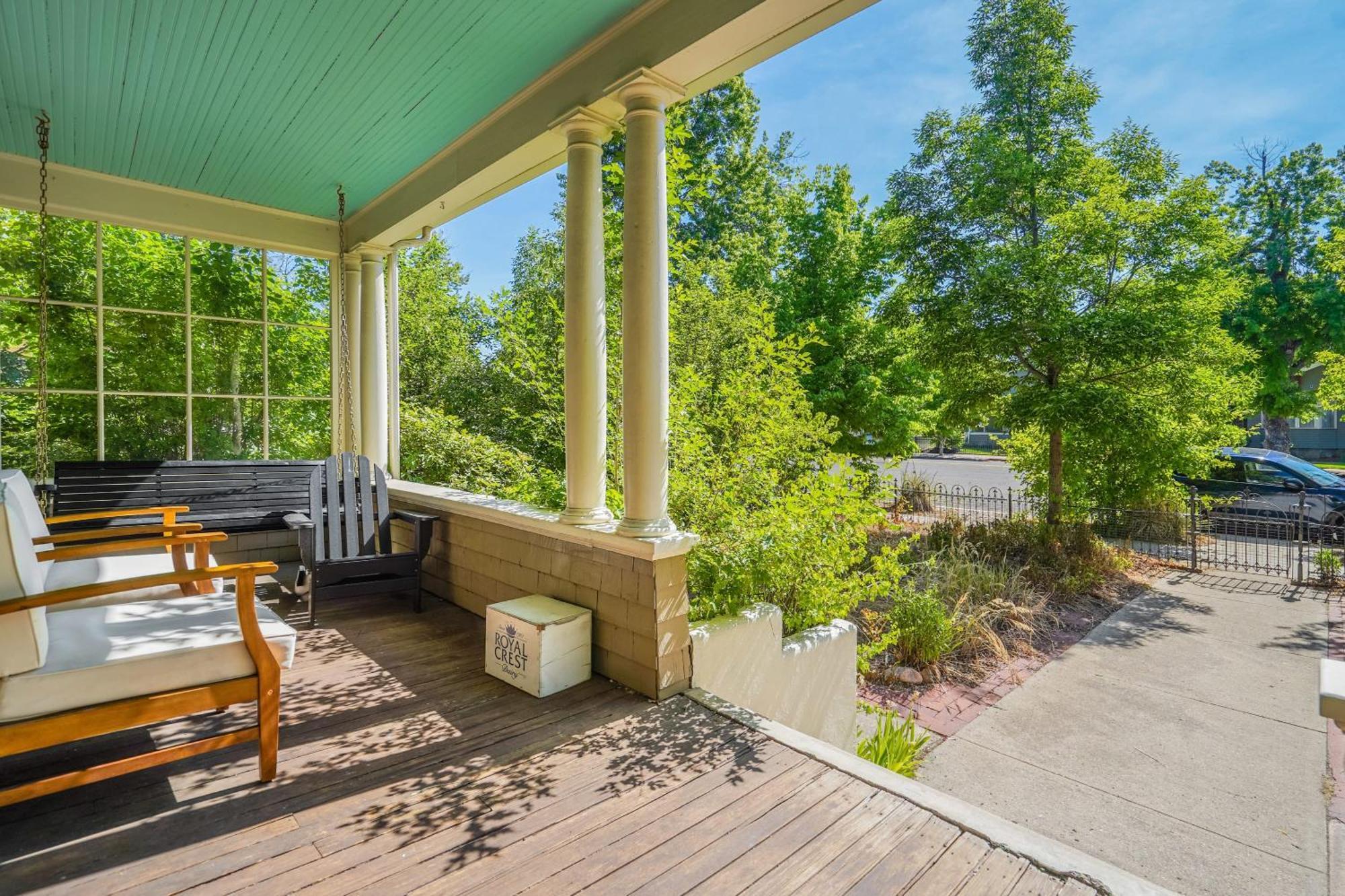 Noble Mansion 7 Bedrooms W Hot Tub Firepit & Bbq Holiday home