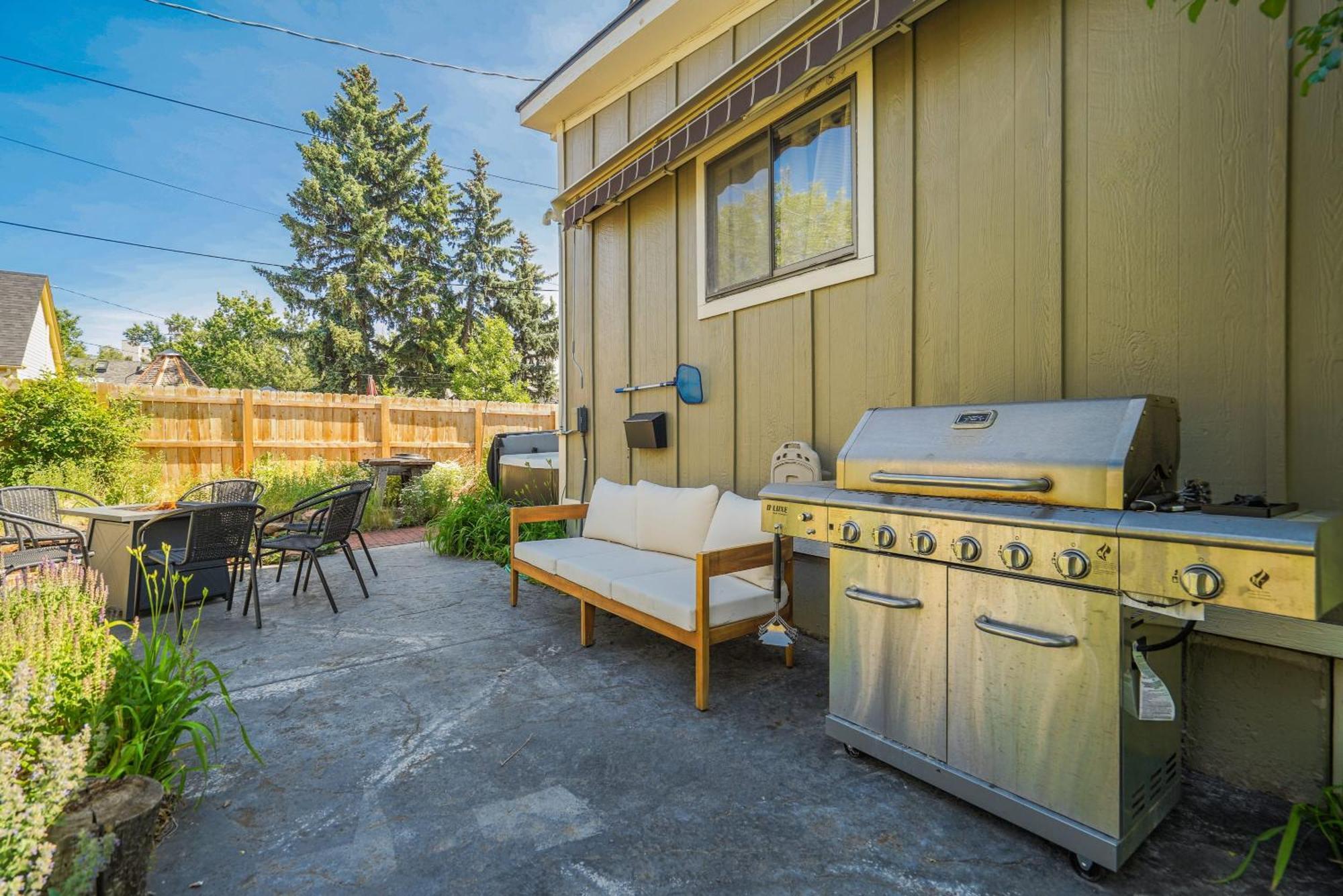 Noble Mansion 7 Bedrooms W Hot Tub Firepit & Bbq *