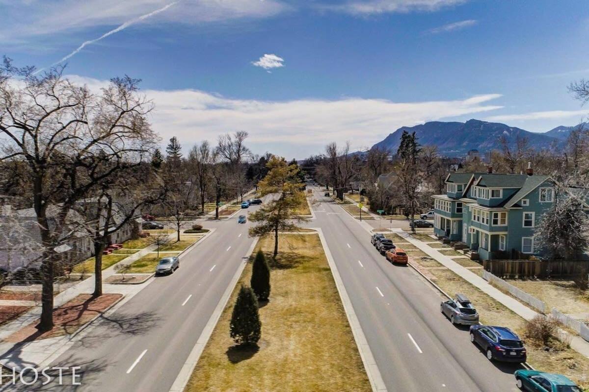 *h New!* 1 Bedroom Downtown Townhome, Newly Renovated! Apartment Colorado Springs