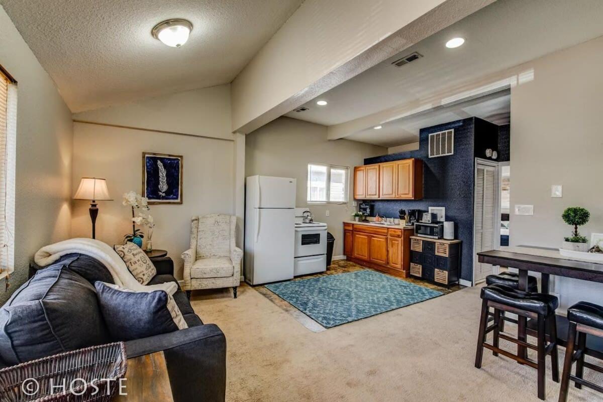 *h New!* 1 Bedroom Downtown Townhome, Newly Renovated! * Colorado Springs