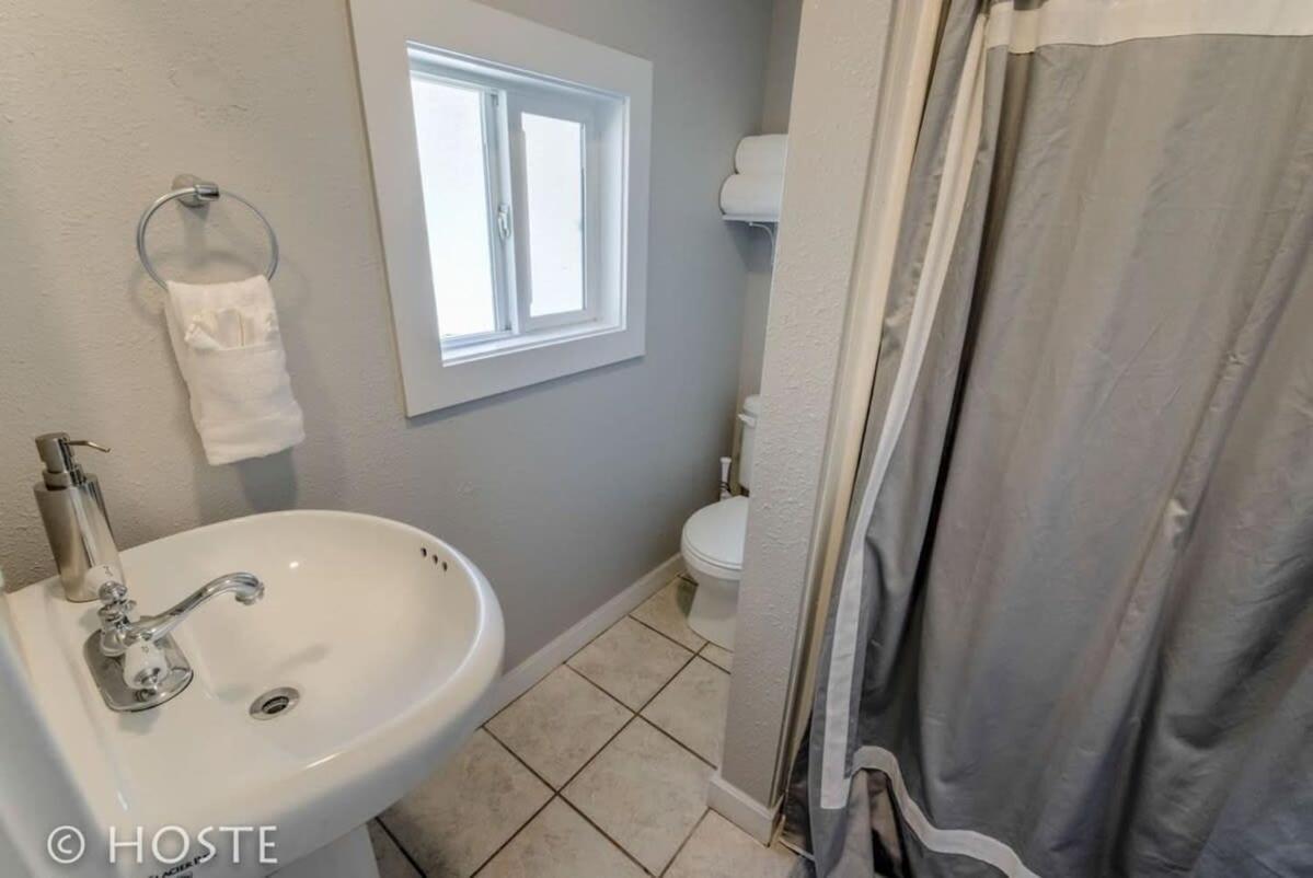 *h New!* Centrally Located 3bdrm Traveler's Near Downtown *