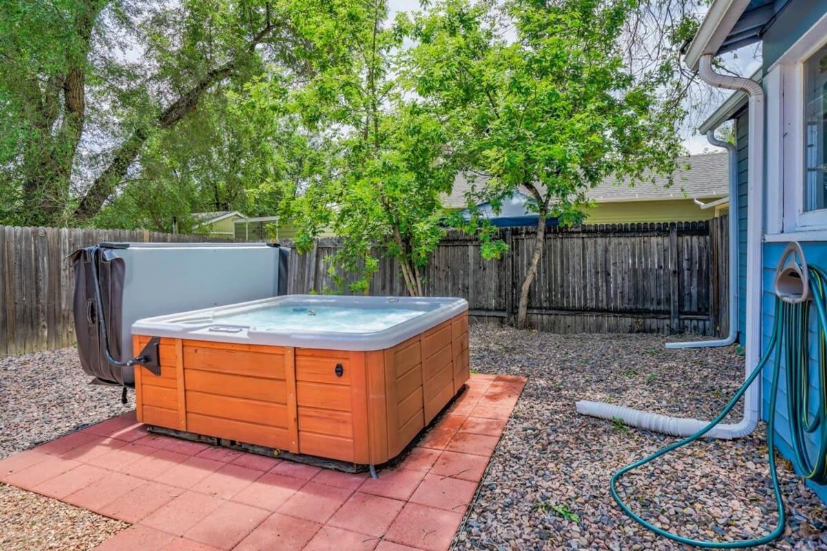 *h New!* Centrally Located 3bdrm Traveler's Near Downtown Apartment Colorado Springs