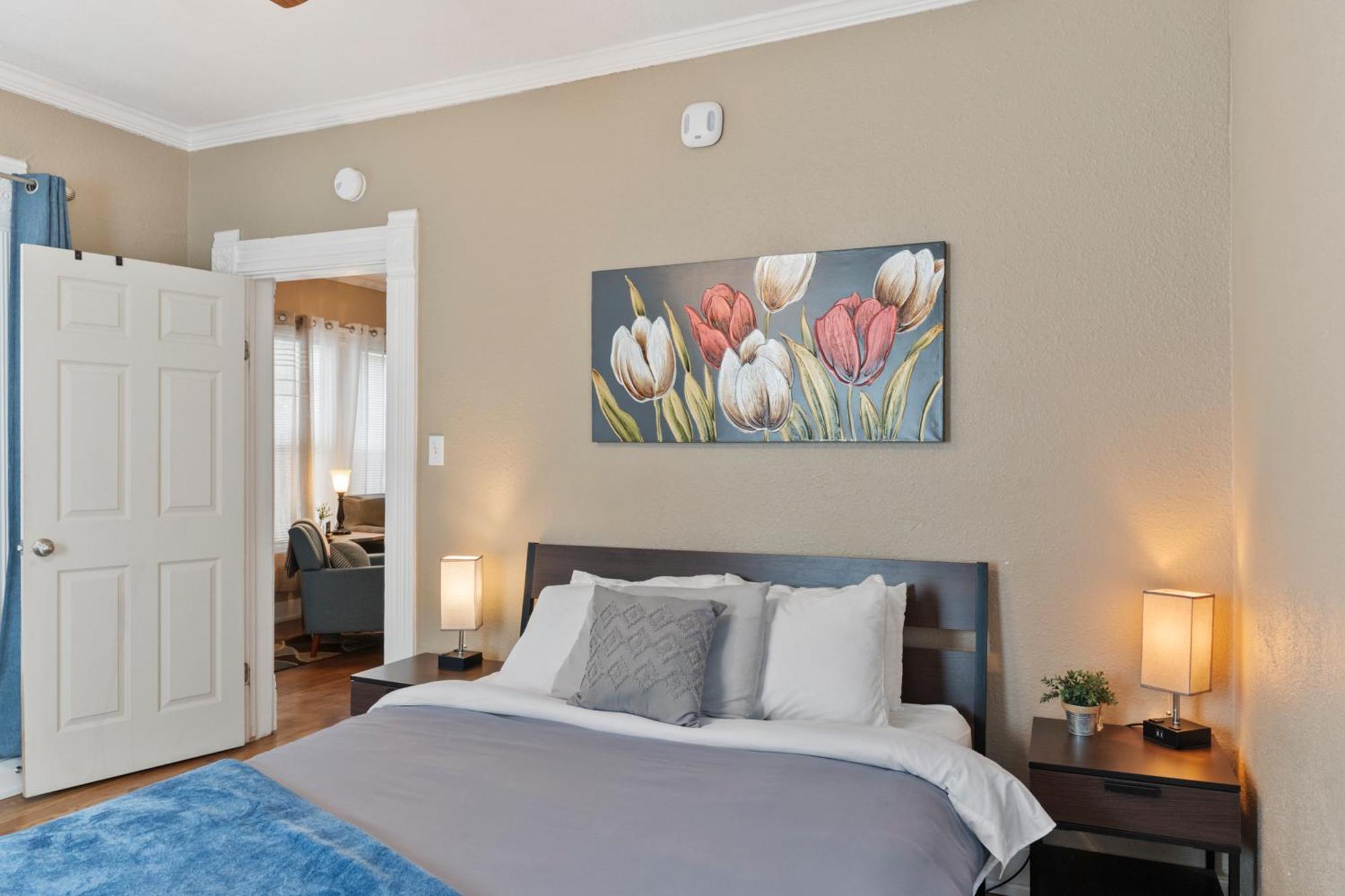 3 Bedroom *downtown* With Firepit Colorado Springs
