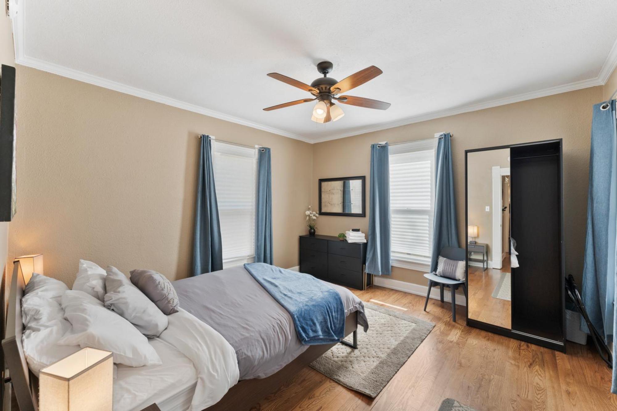 3 Bedroom *downtown* With Firepit