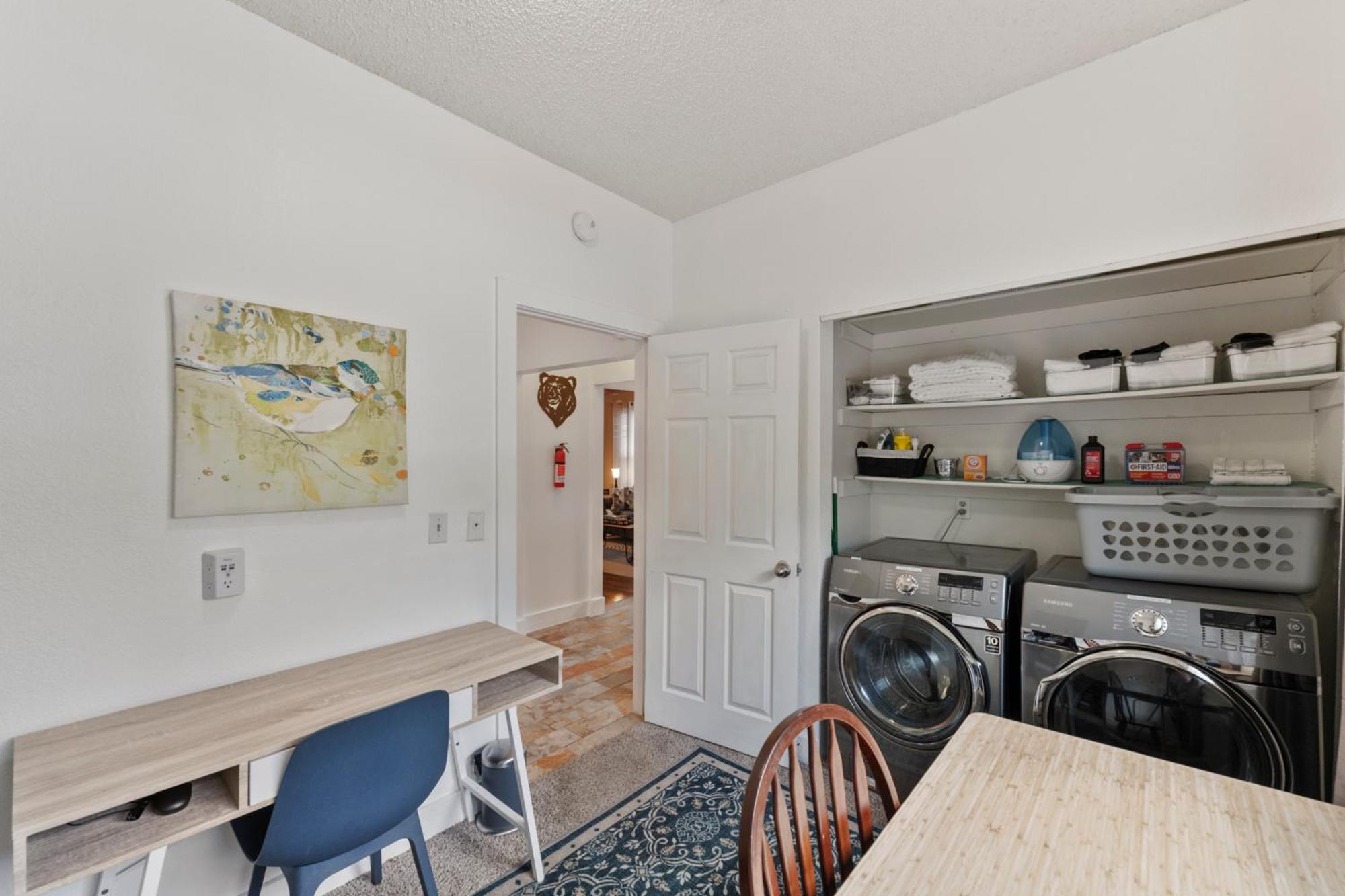 3 Bedroom *downtown* With Firepit Holiday home