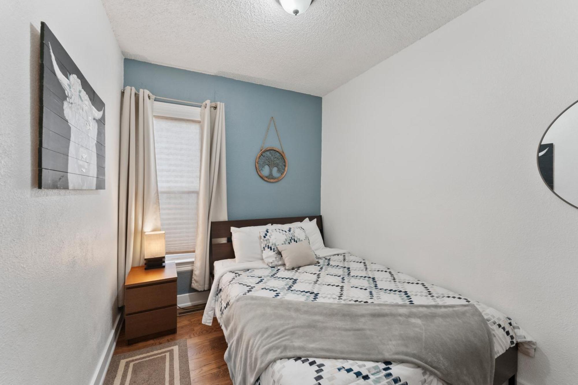 3 Bedroom *downtown* With Firepit Colorado Springs