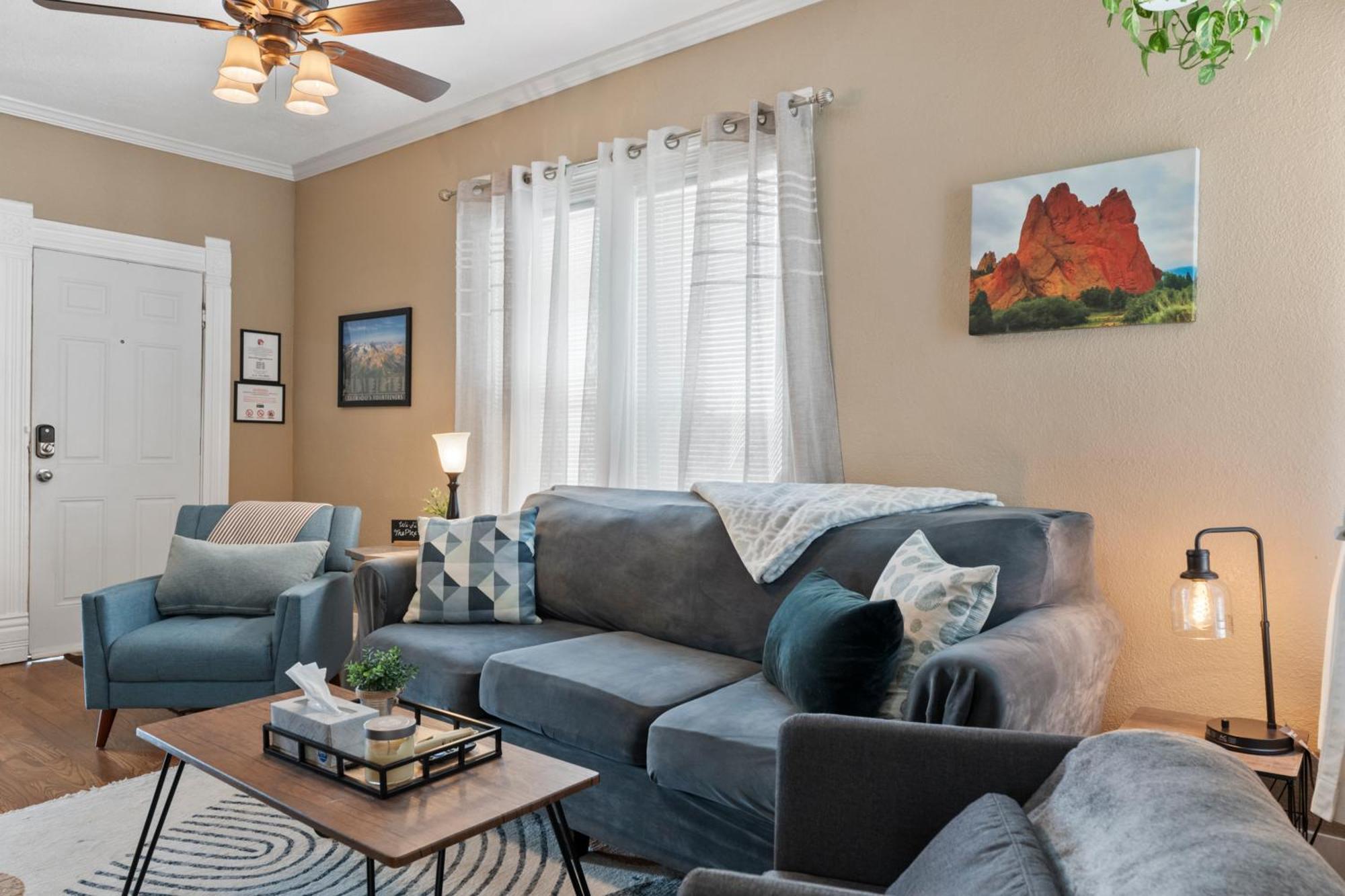 3 Bedroom *downtown* With Firepit