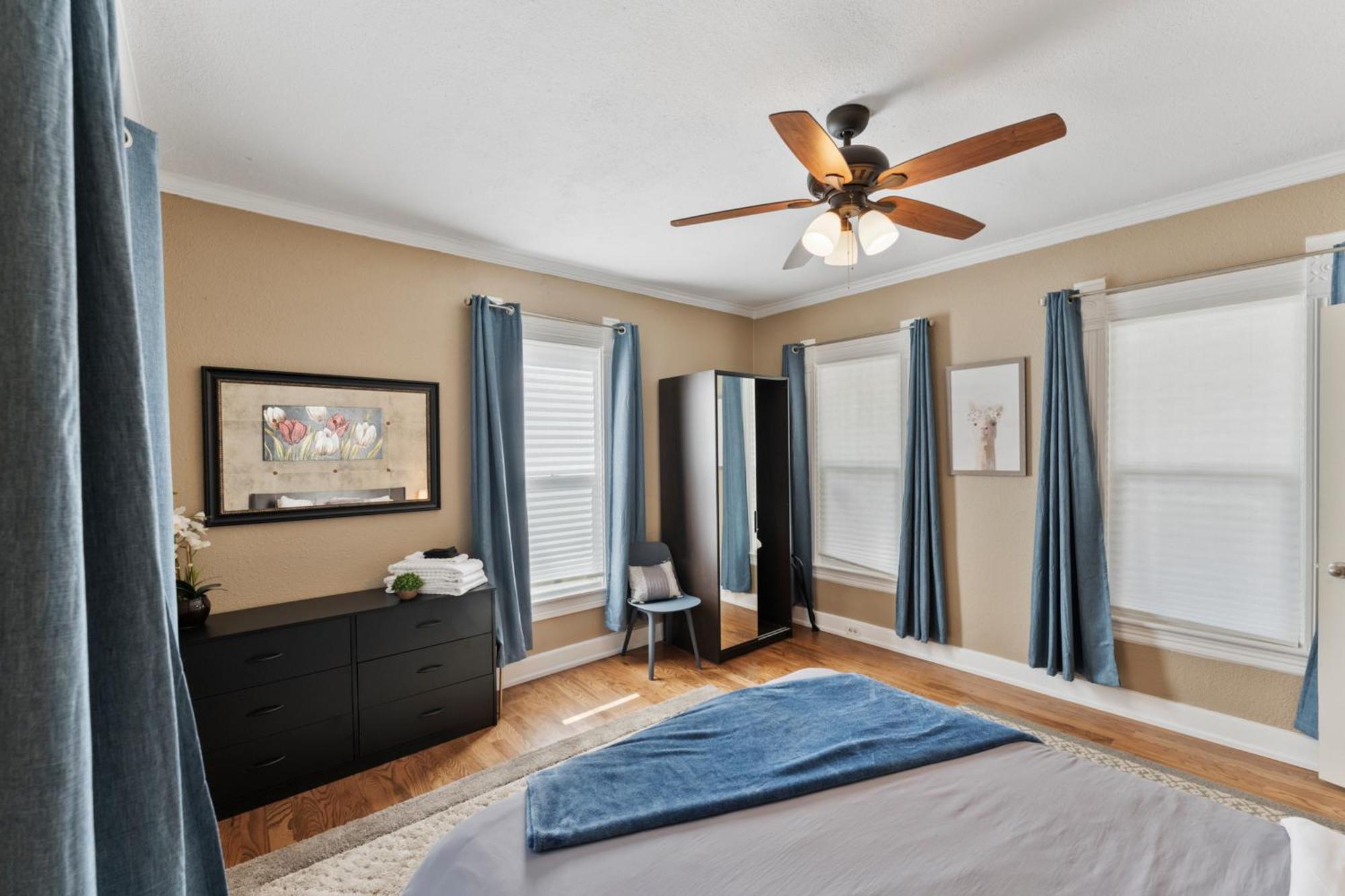 3 Bedroom *downtown* With Firepit Holiday home Colorado Springs