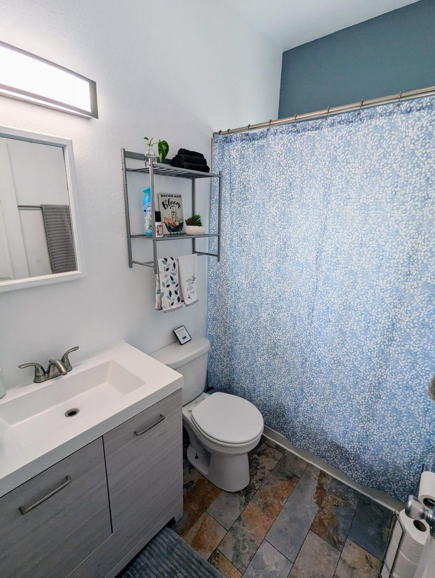 Holiday home 3 Bedroom *downtown* With Firepit Colorado Springs