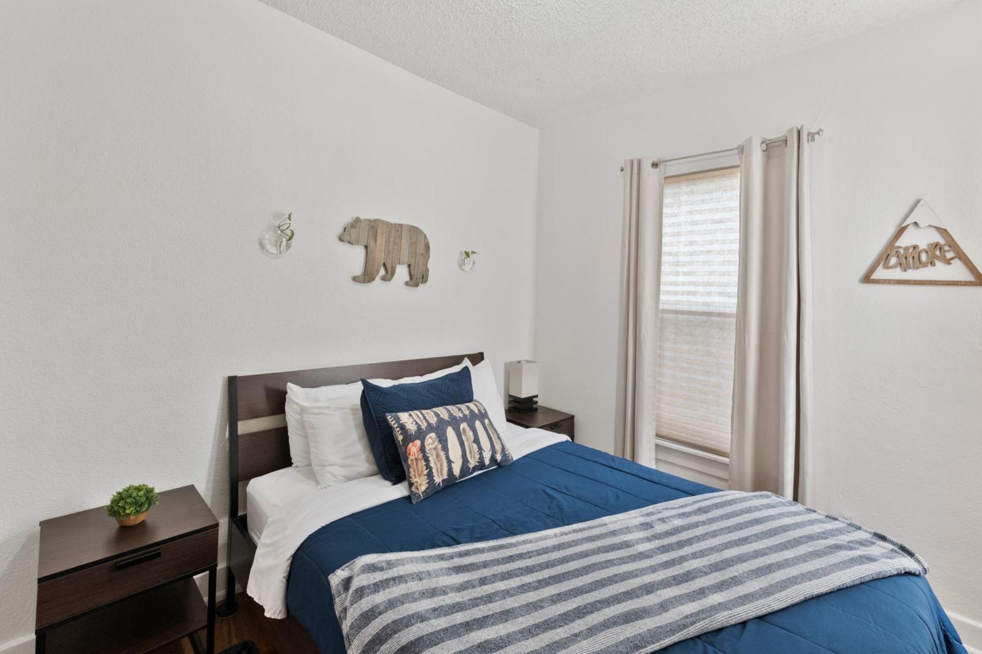 3 Bedroom *downtown* With Firepit