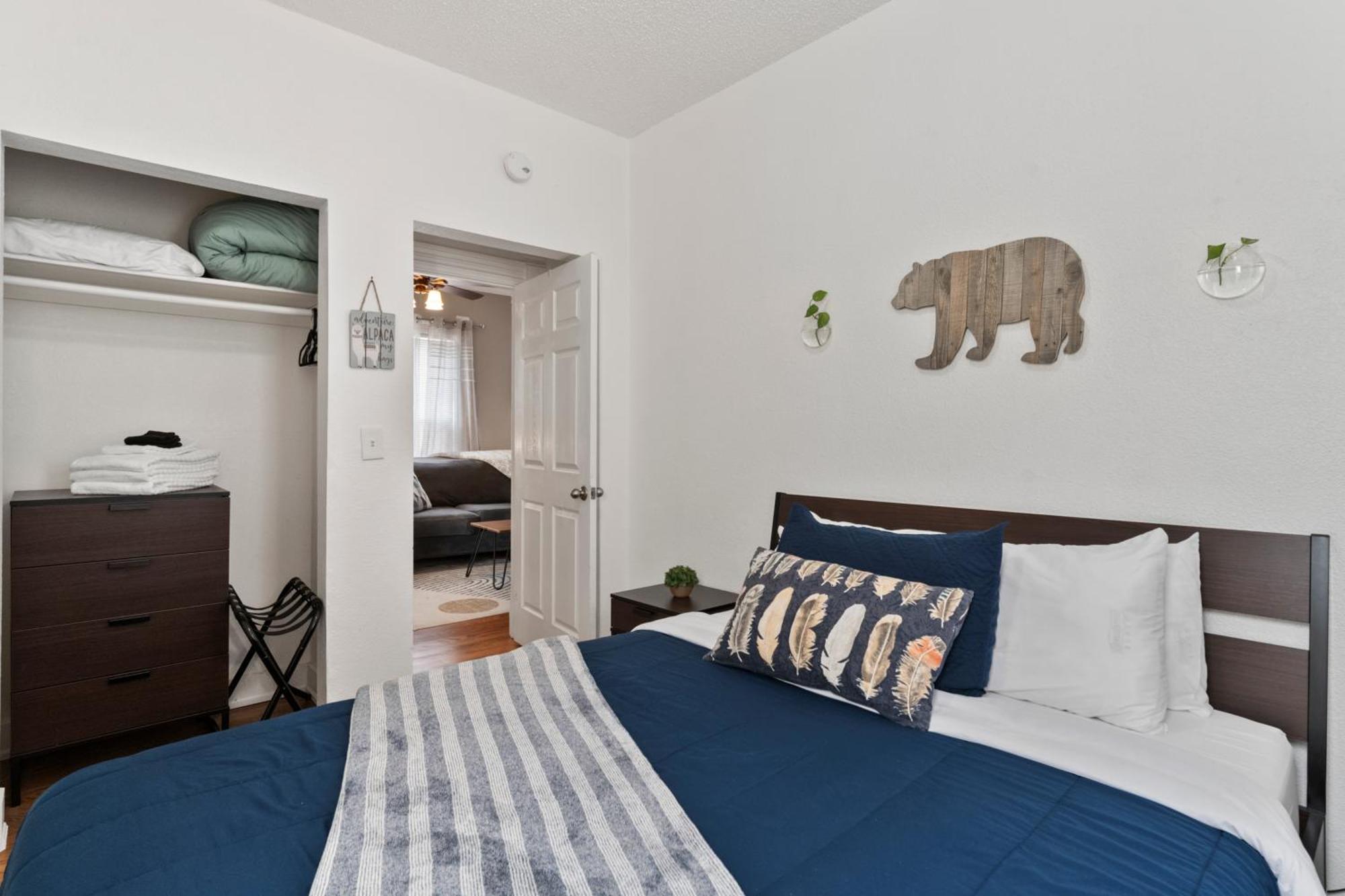 Holiday home 3 Bedroom *downtown* With Firepit