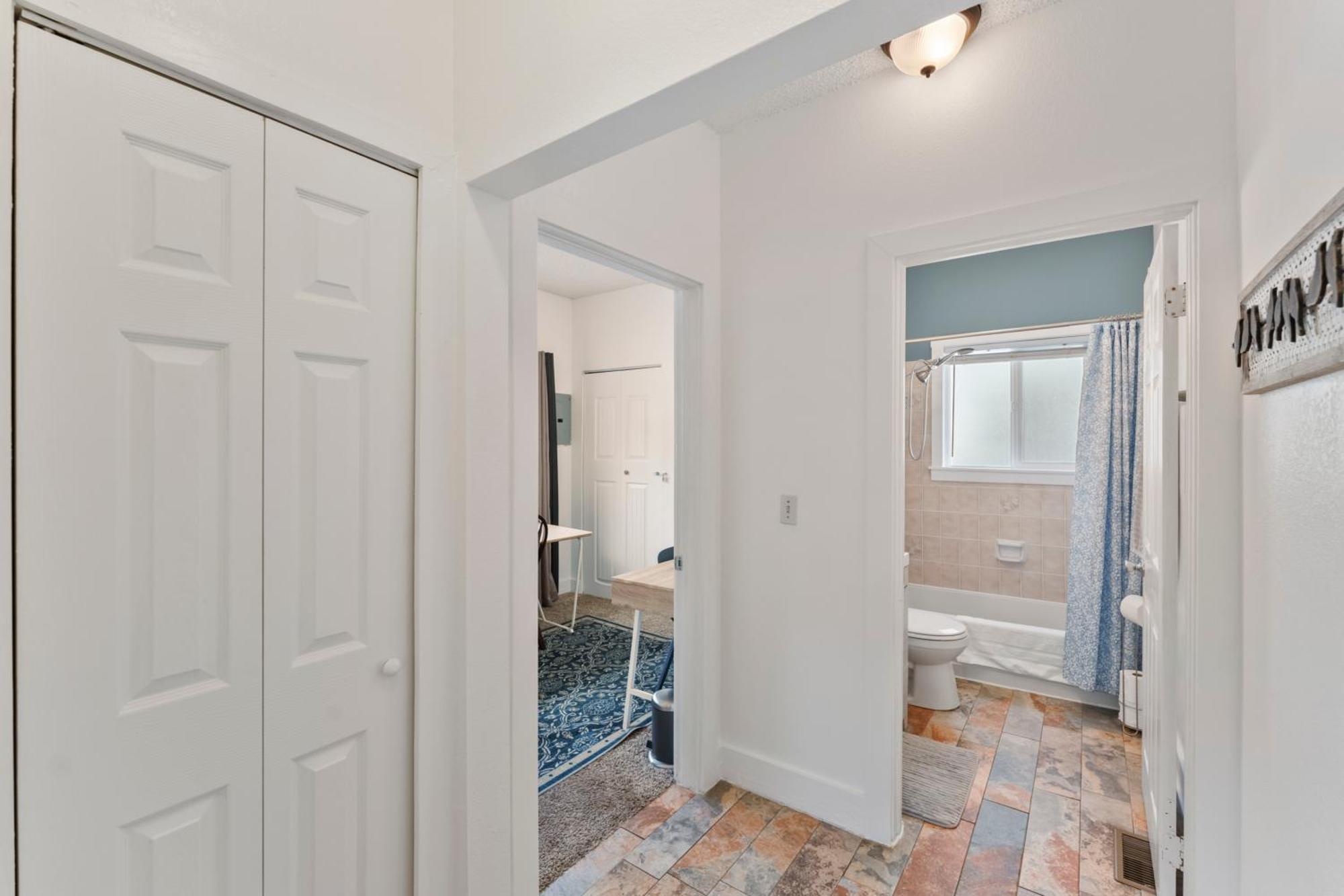 3 Bedroom *downtown* With Firepit Holiday home *