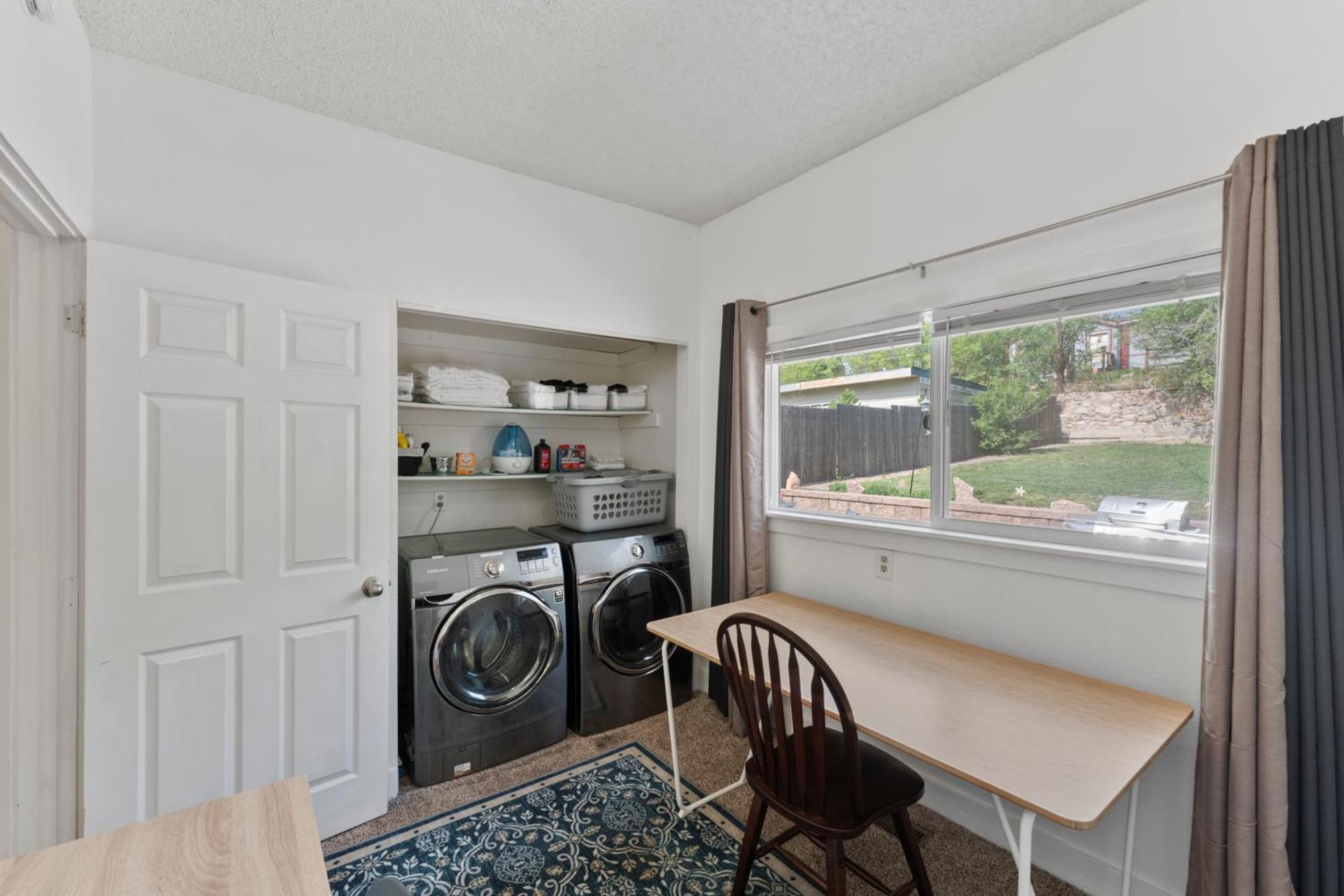 Holiday home 3 Bedroom *downtown* With Firepit *