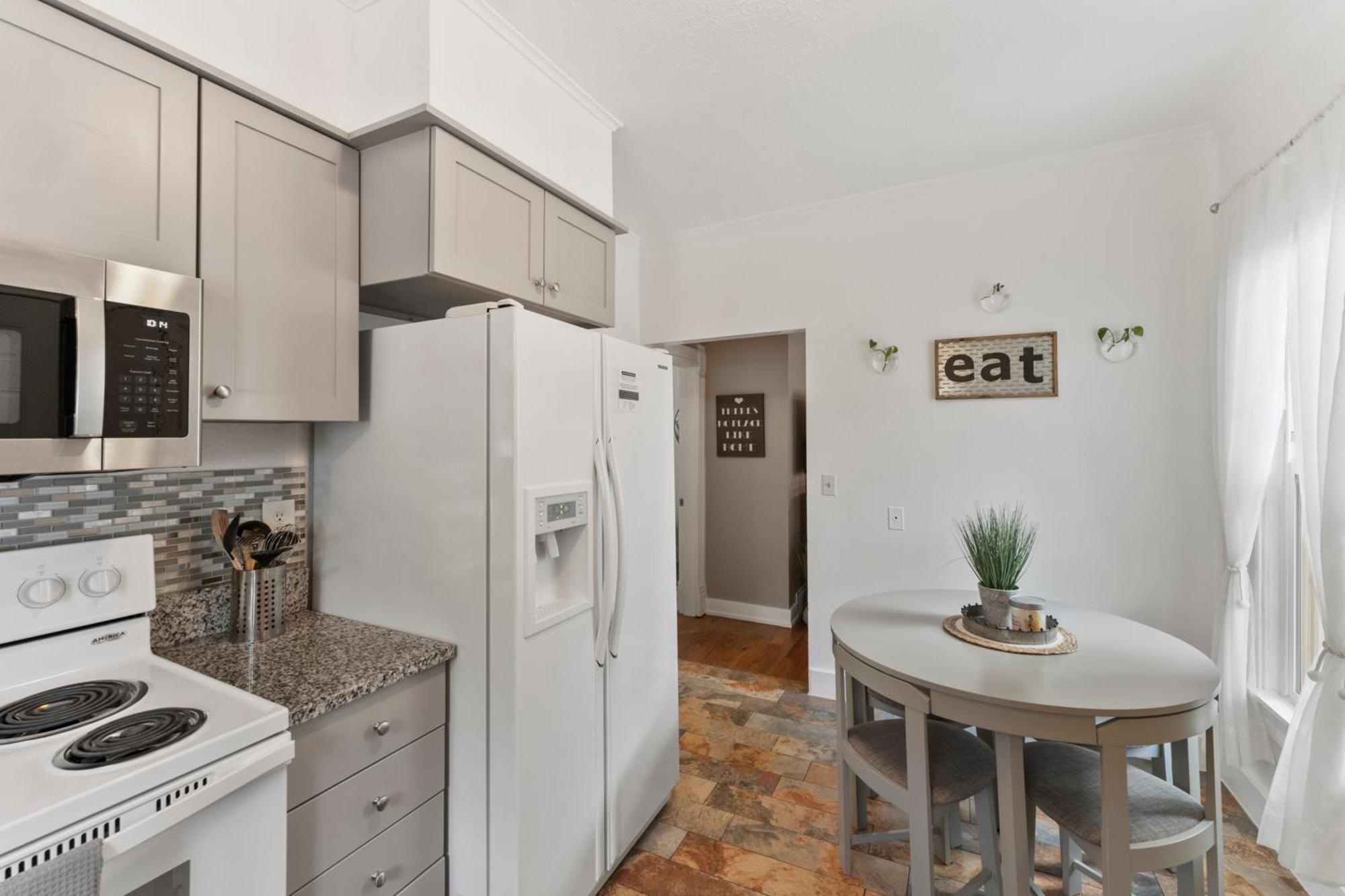 3 Bedroom *downtown* With Firepit *