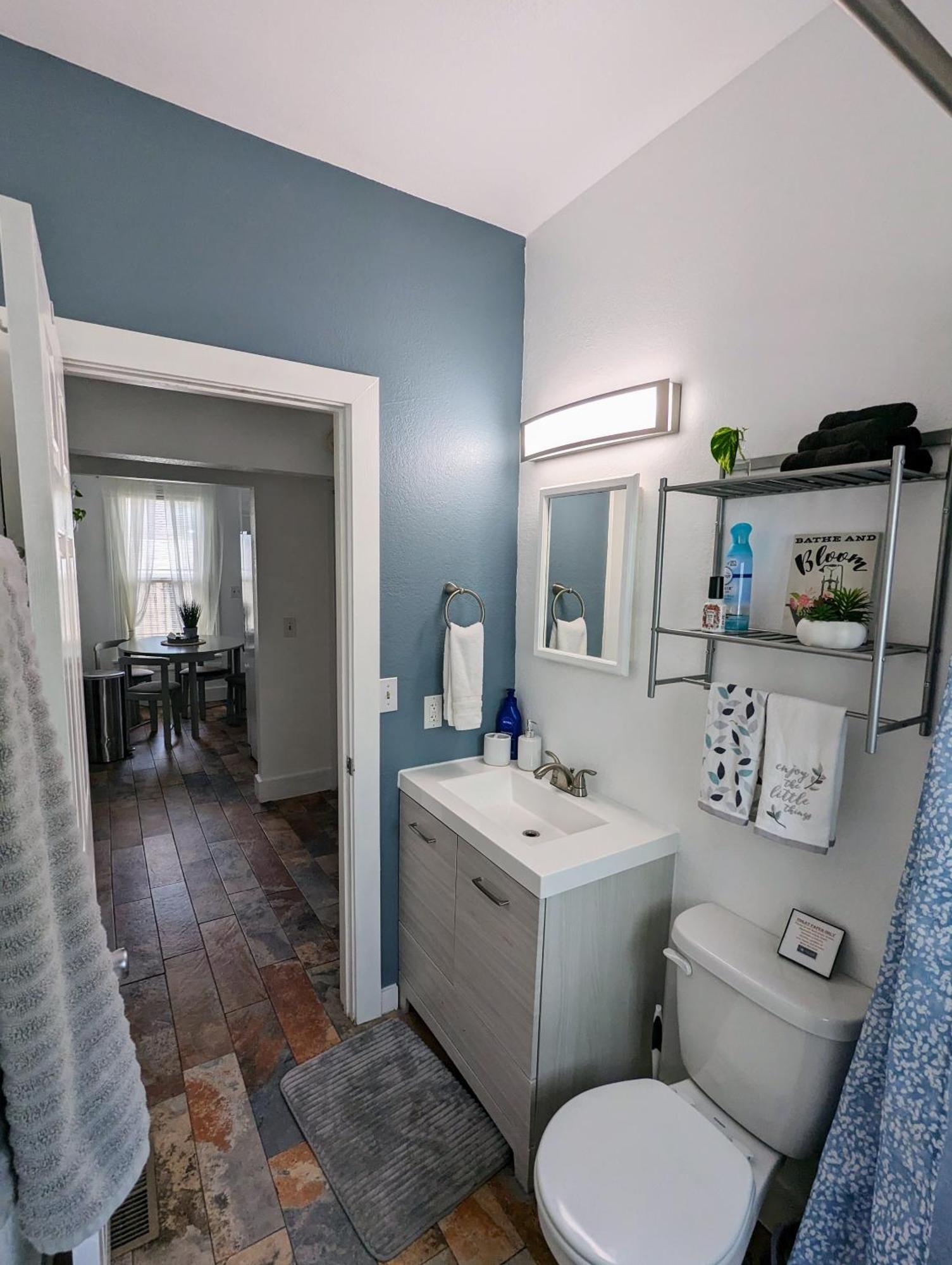3 Bedroom *downtown* With Firepit *