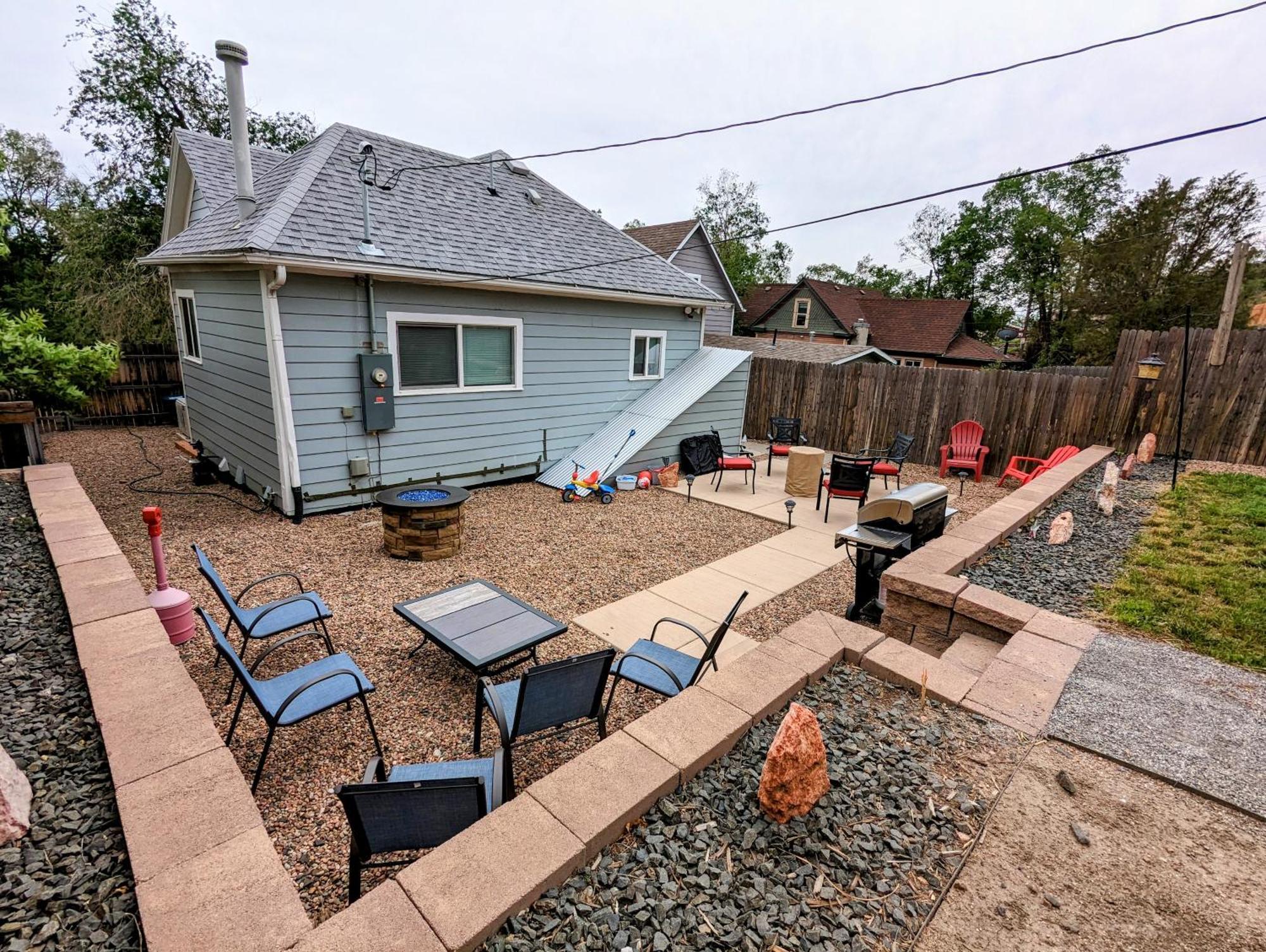 3 Bedroom *downtown* With Firepit Holiday home