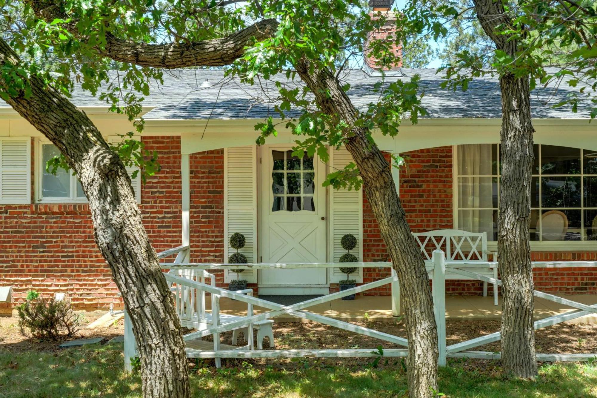Canopy Springs Game & Covered Outdoor Oasis
