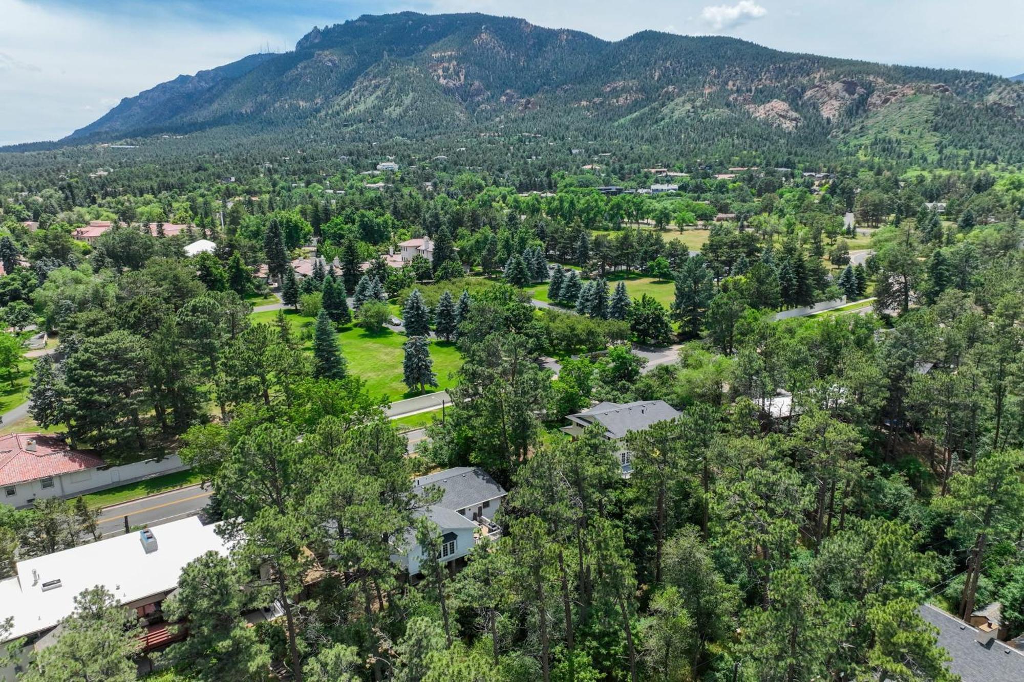 Canopy Springs Game & Covered Outdoor Oasis Holiday home *