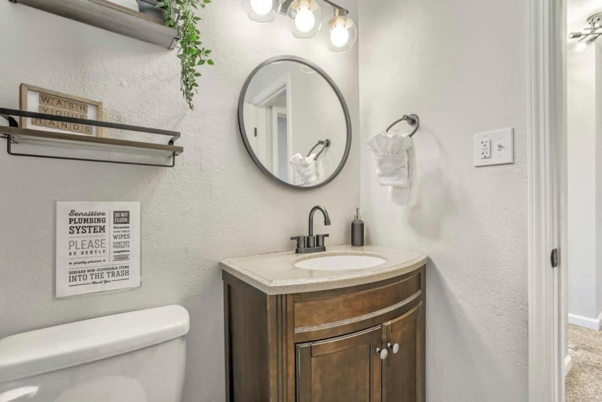 Holiday home 3bd Family Retreat Near Cos Airport & Carson