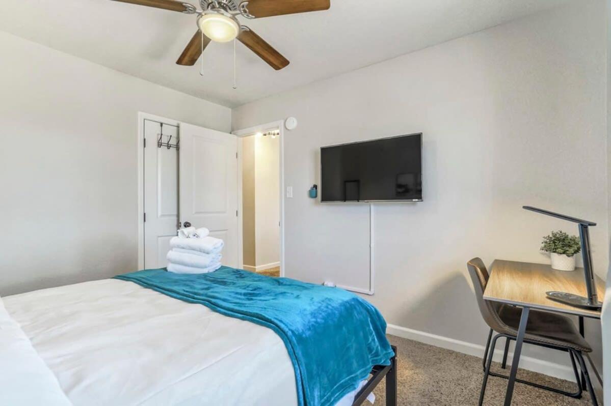 3bd Family Retreat Near Cos Airport & Carson Holiday home *