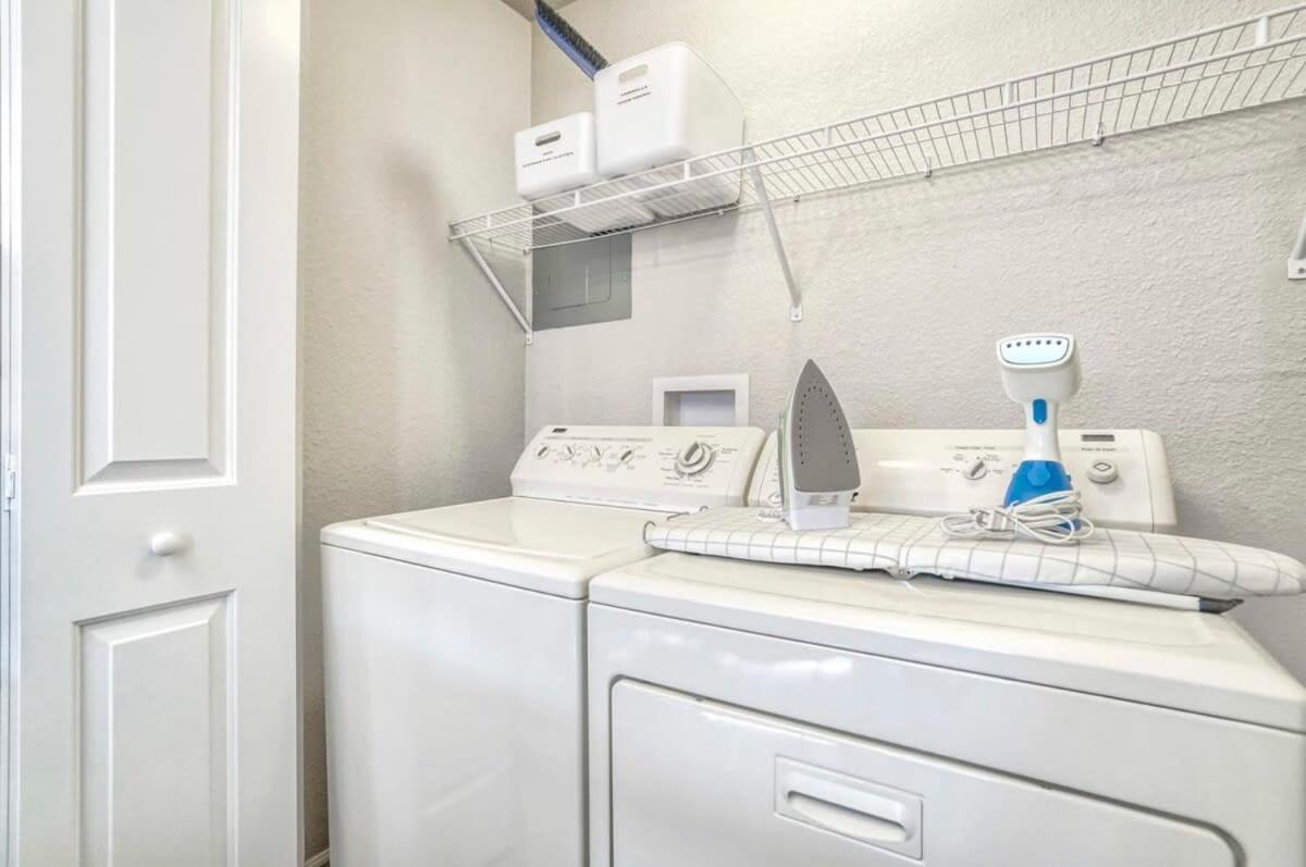 Holiday home 3bd Family Retreat Near Cos Airport & Carson
