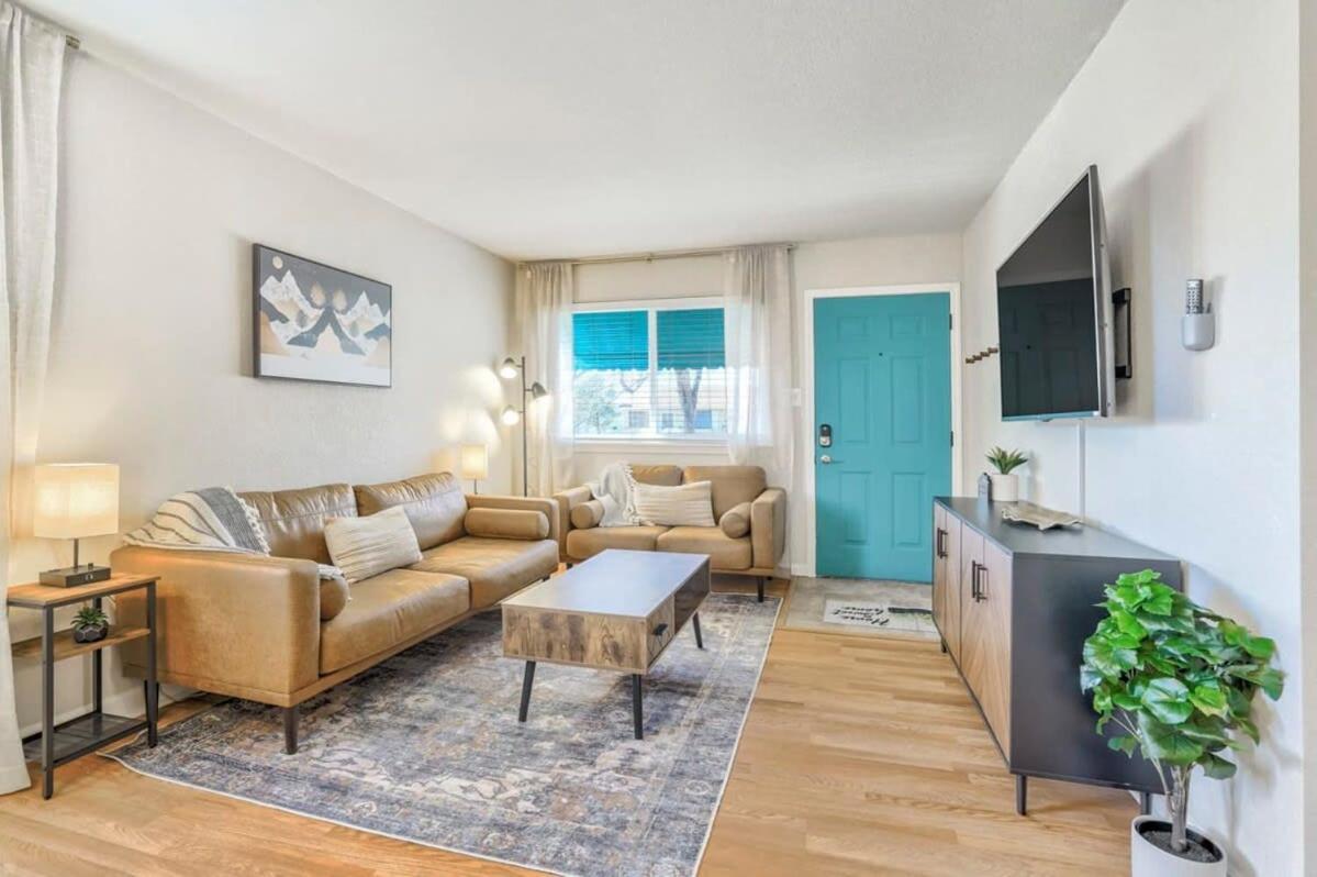 Holiday home 3bd Family Retreat Near Cos Airport & Carson